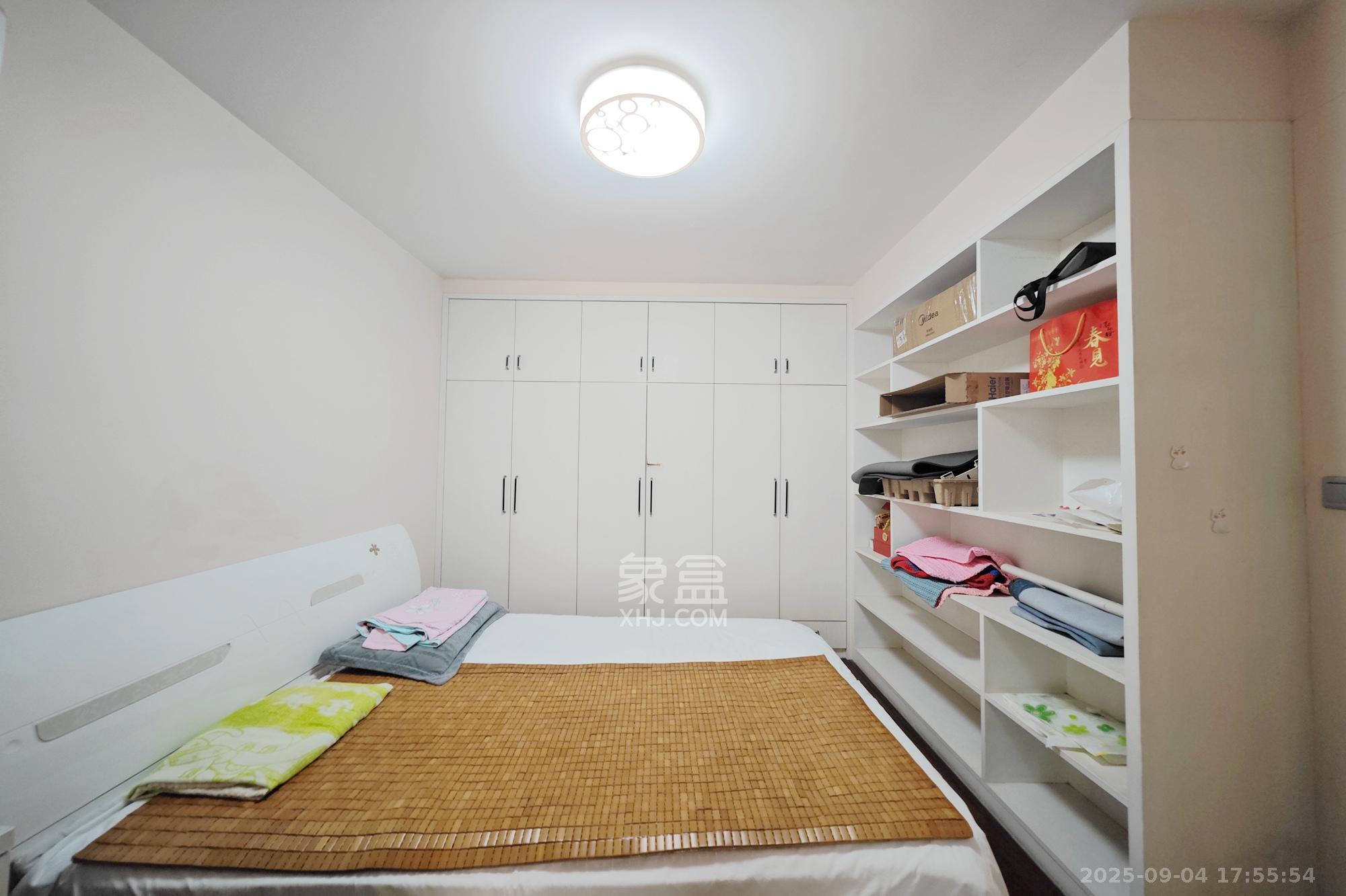 丽星景园  3室2厅2卫    120.0万 丽星景园  3室2厅2卫    120.0万卧室