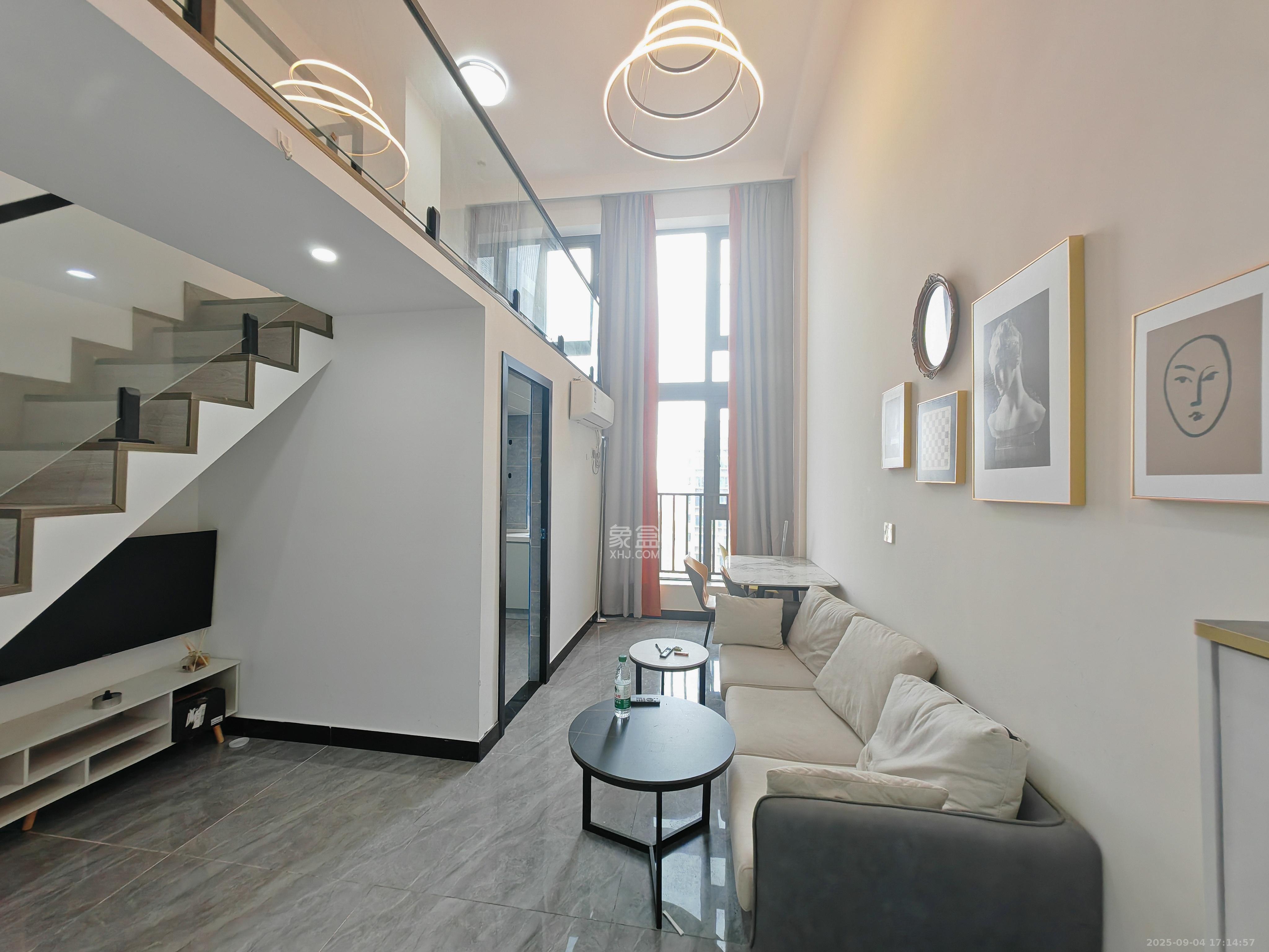 卓越中寰 1室1厅1卫 2200.0元/月 卓越中寰 1室1厅1卫 2200.0元/月室内图