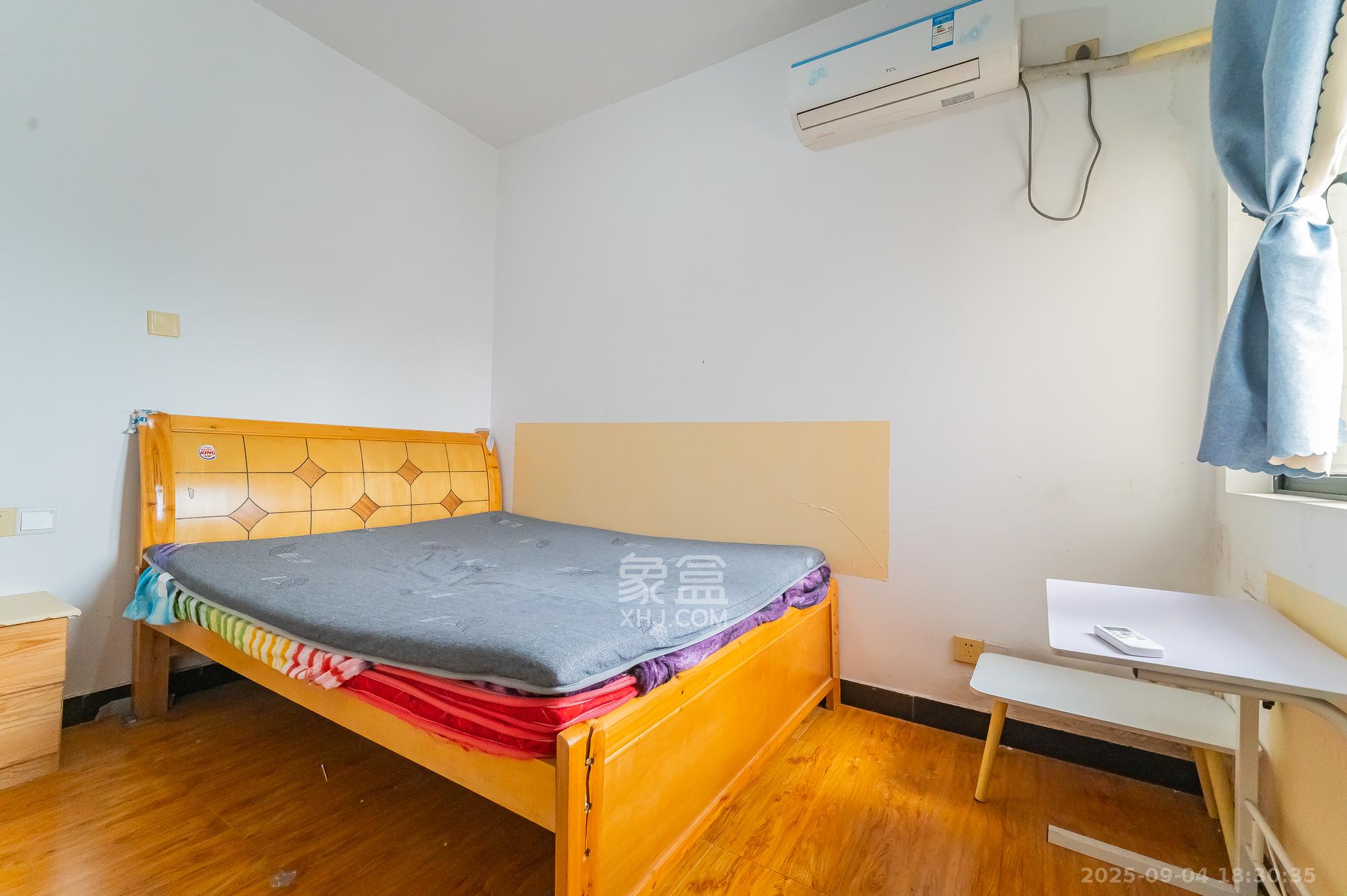 蓝山郡 2室2厅1卫 54.0万 蓝山郡 2室2厅1卫 54.0万卧室