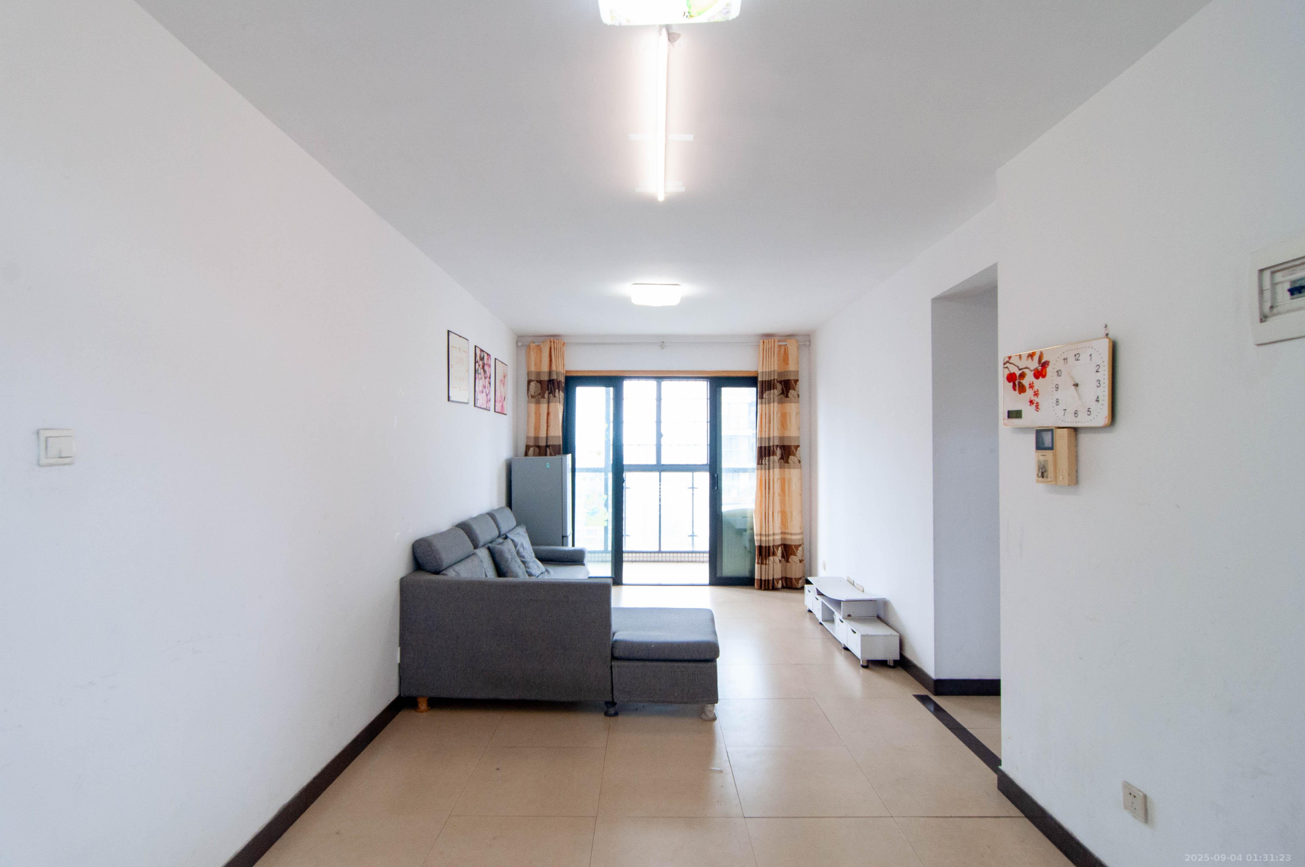 高鑫麓城 3室2厅1卫 85.0万 高鑫麓城 3室2厅1卫 85.0万客厅