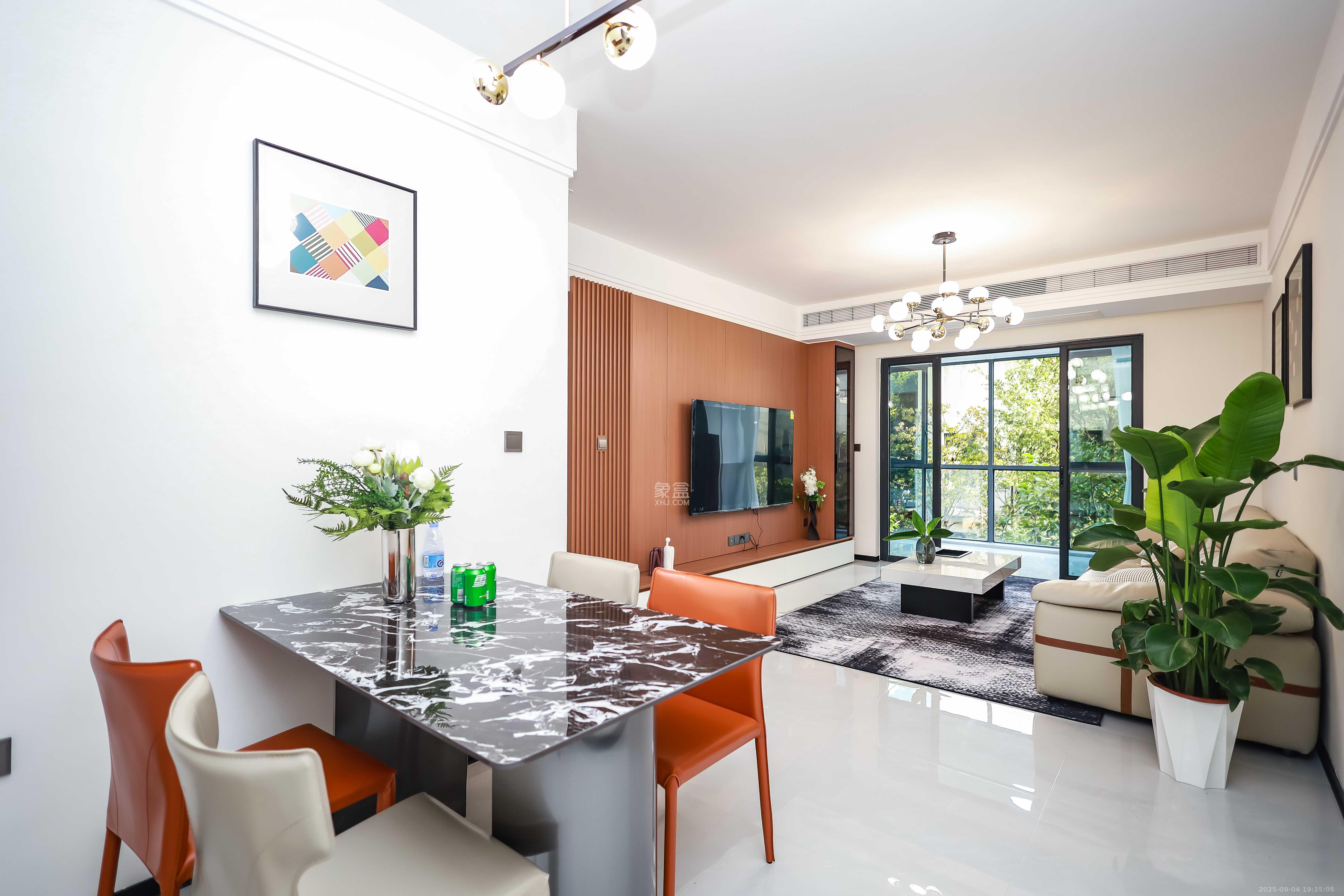 金侨风华府  4室2厅2卫    99.8万 金侨风华府  4室2厅2卫    99.8万客厅