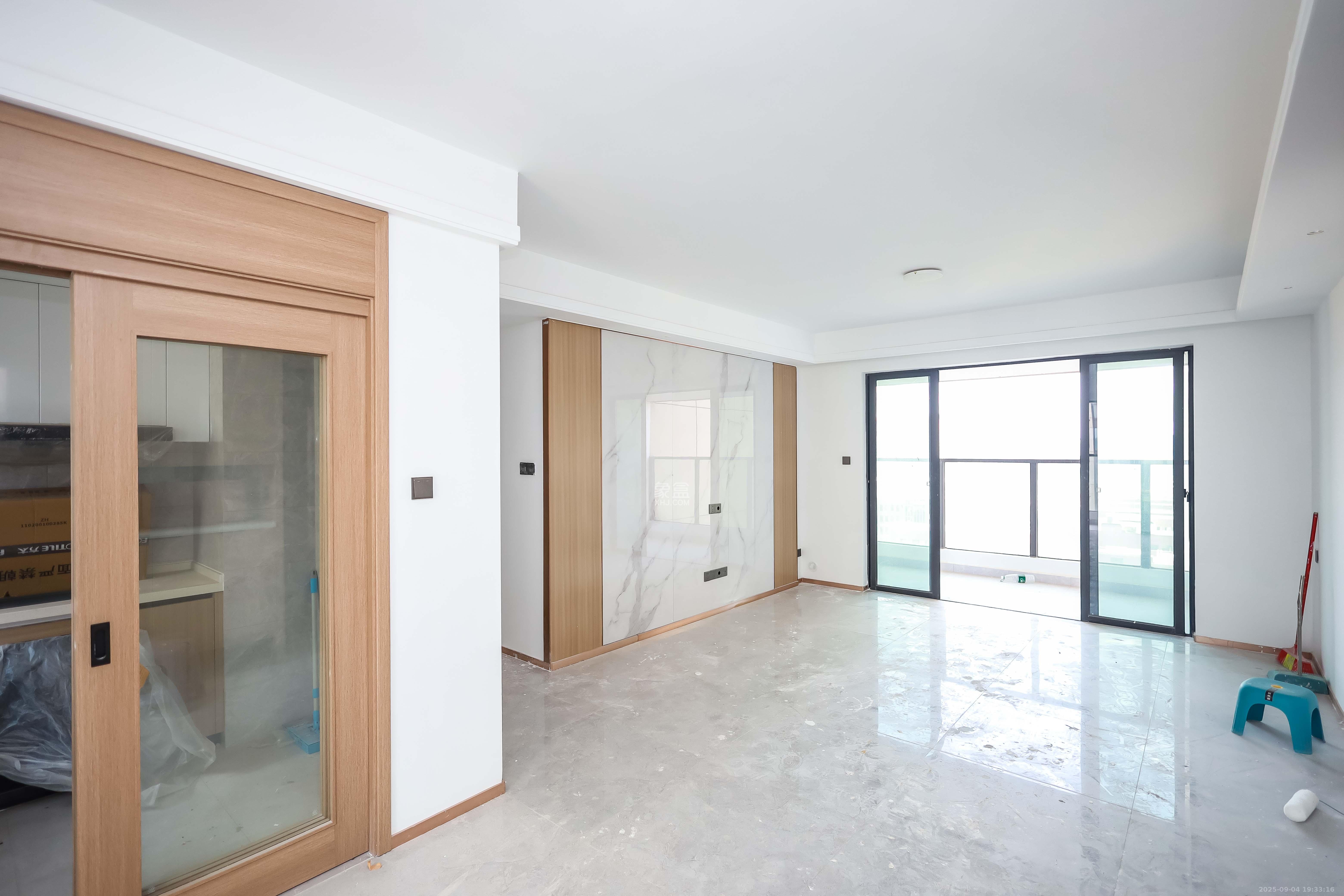 汉唐世家二期  4室2厅2卫    115.0万 汉唐世家二期  4室2厅2卫    115.0万客厅