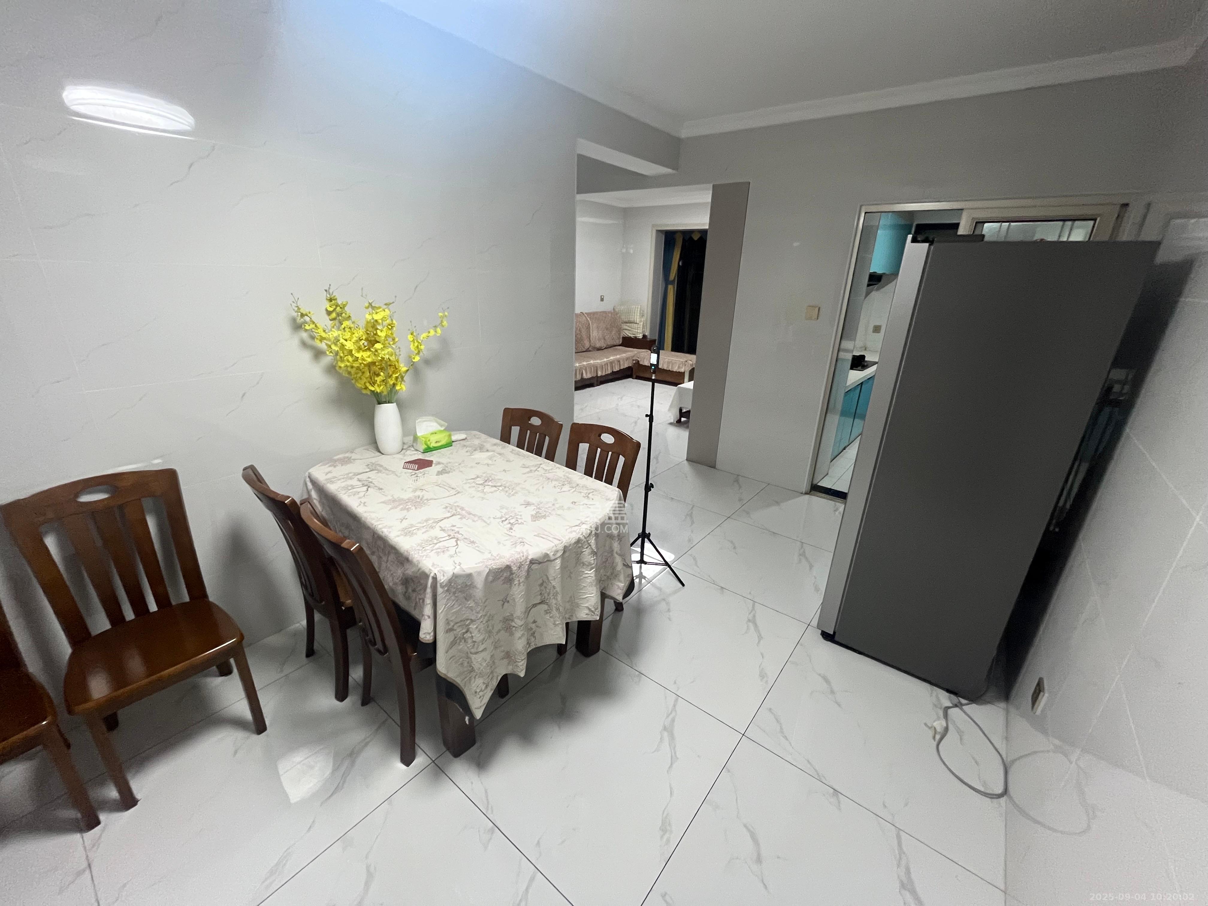 星城新宇川河苑 3室2厅1卫 2160.0元/月 星城新宇川河苑 3室2厅1卫 2160.0元/月室内图