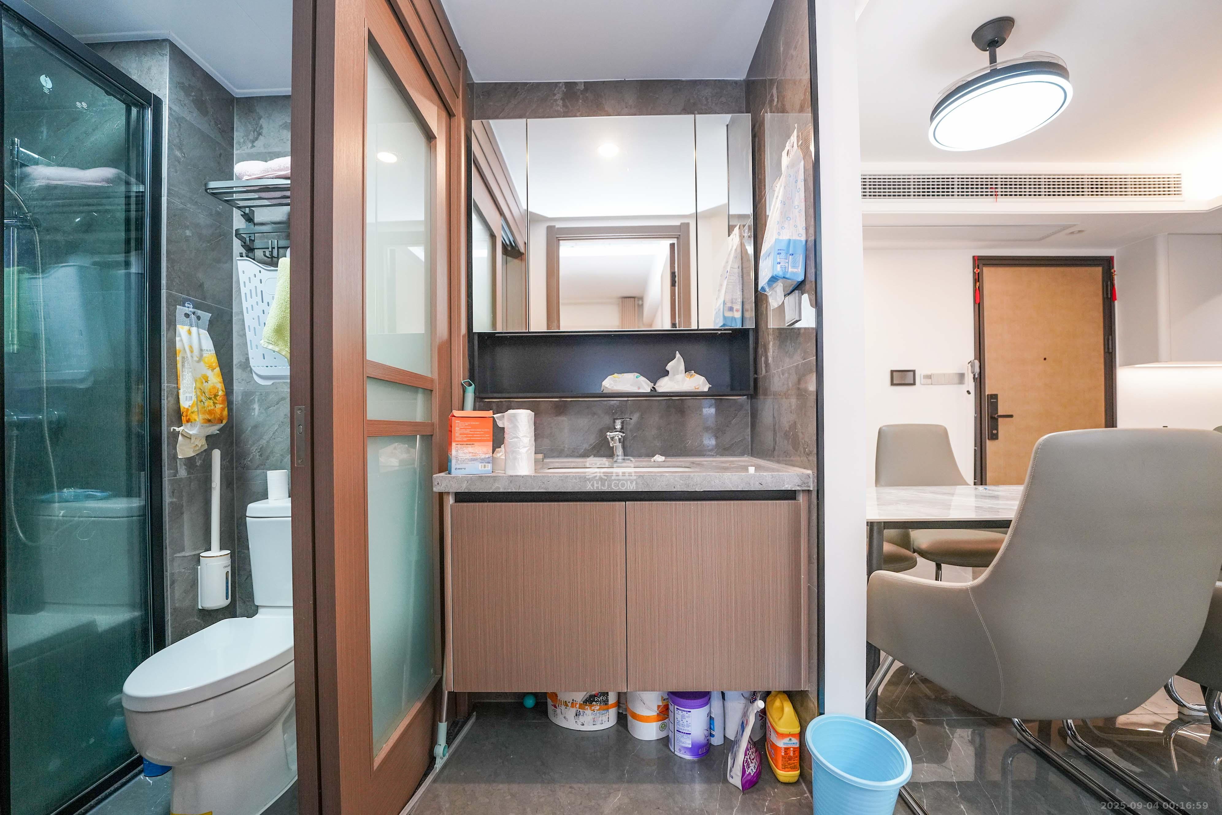 中海寰宇天下  3室2厅2卫    146.0万 中海寰宇天下  3室2厅2卫    146.0万卫生间