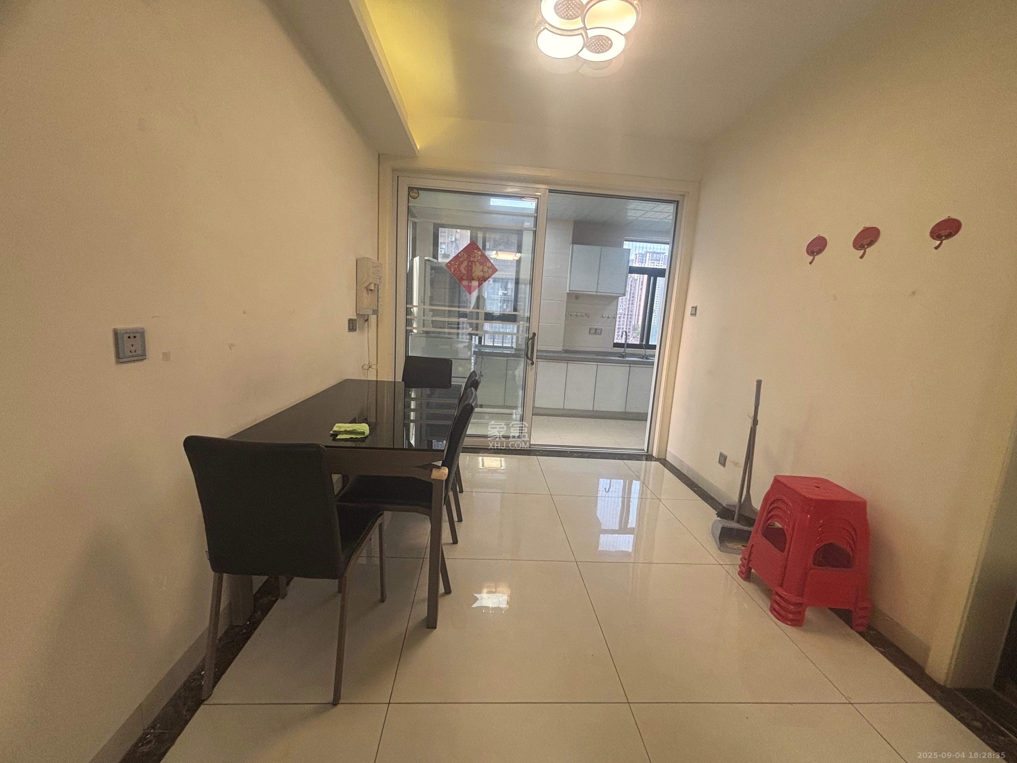 泰禹云开壹品 4室2厅1卫 3300.0元/月 泰禹云开壹品 4室2厅1卫 3300.0元/月室内图