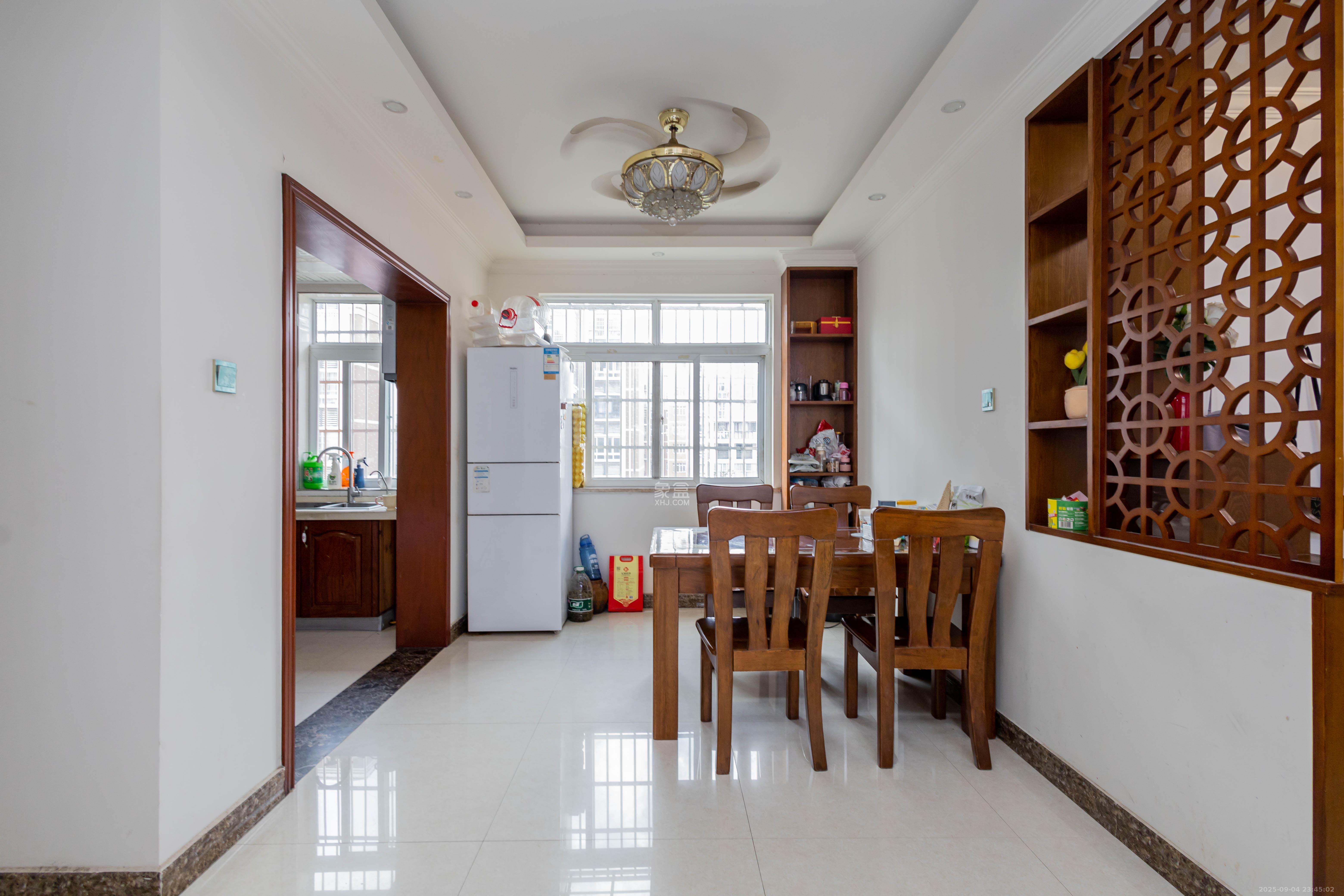 嘉盛和园 4室2厅2卫 99.78万 嘉盛和园 4室2厅2卫 99.78万客厅