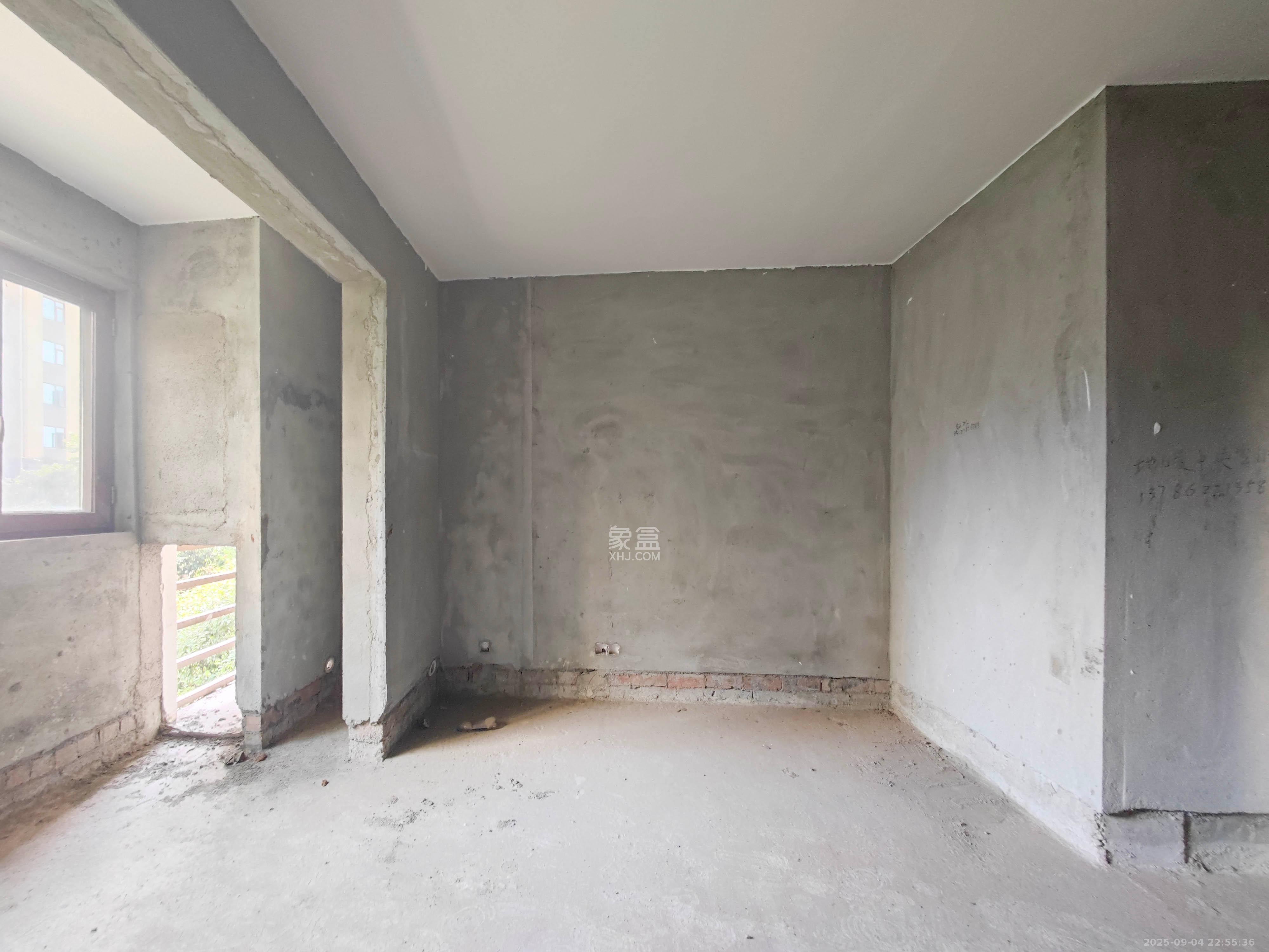 湘核新家园  3室2厅1卫    75.0万客厅