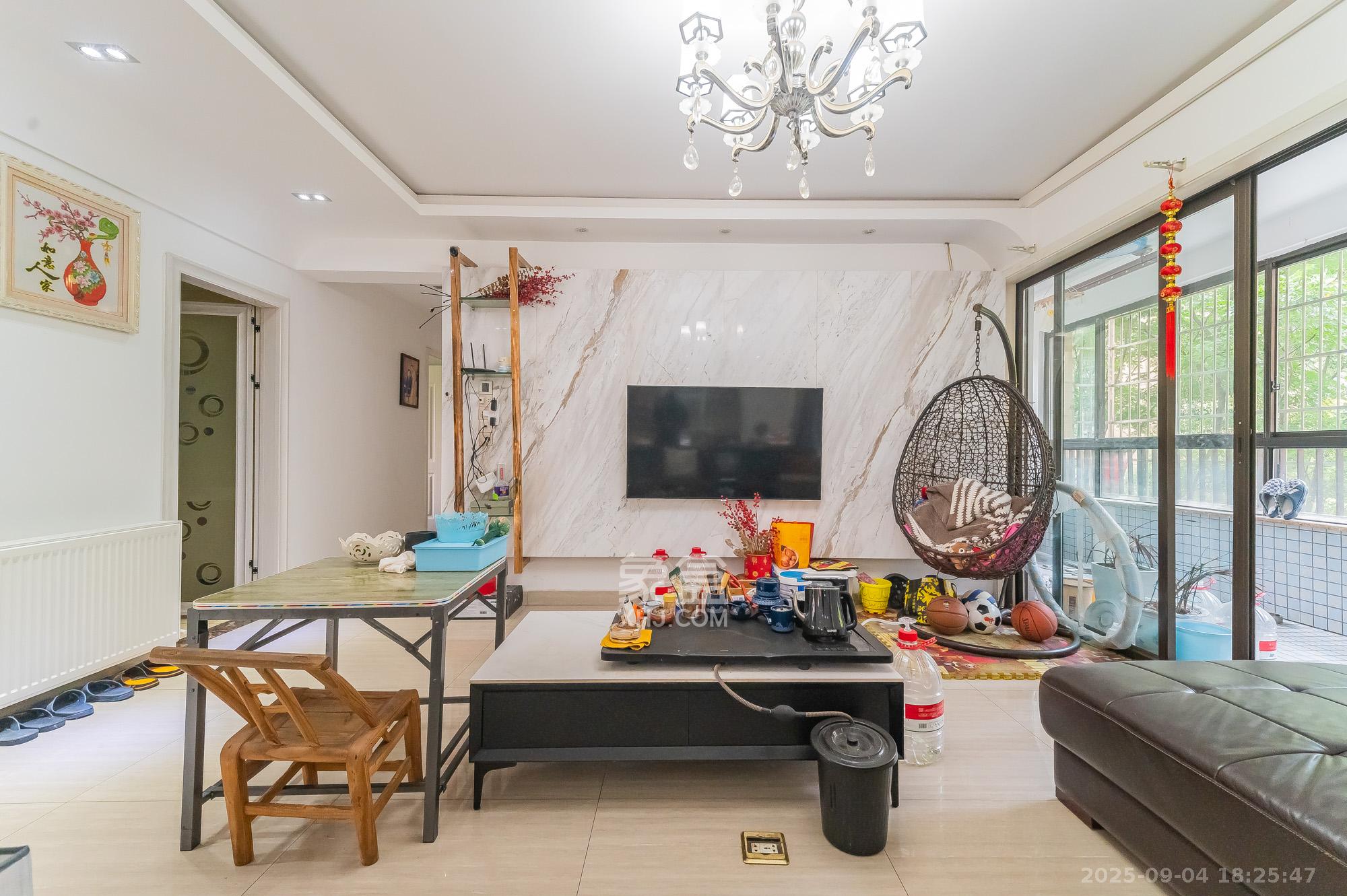 华润凤凰城三期 4室2厅2卫 126.8万 华润凤凰城三期 4室2厅2卫 126.8万客厅