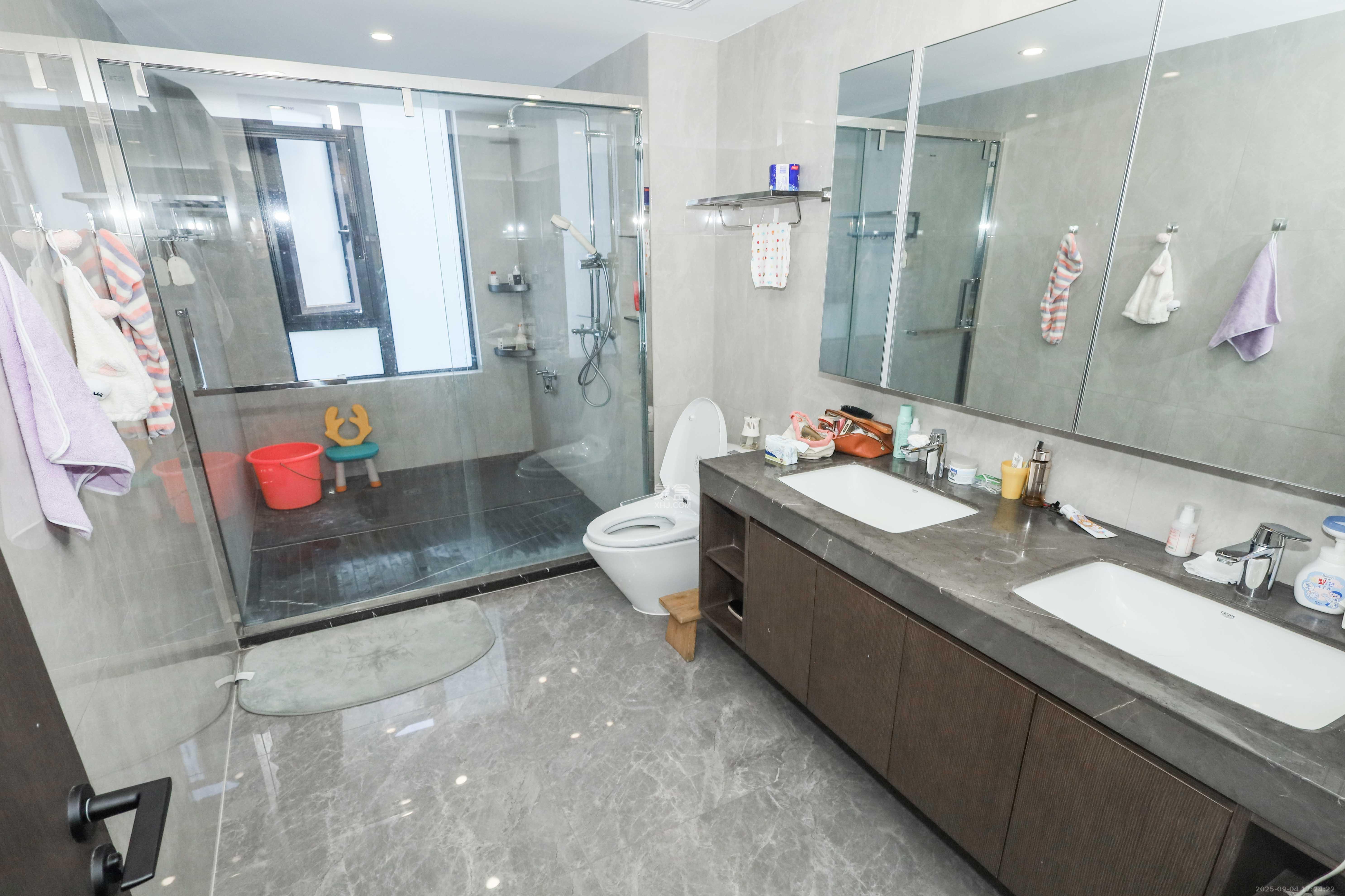 绿城招商桂语雲峯 5室2厅3卫 458.0万 绿城招商桂语雲峯 5室2厅3卫 458.0万卫生间