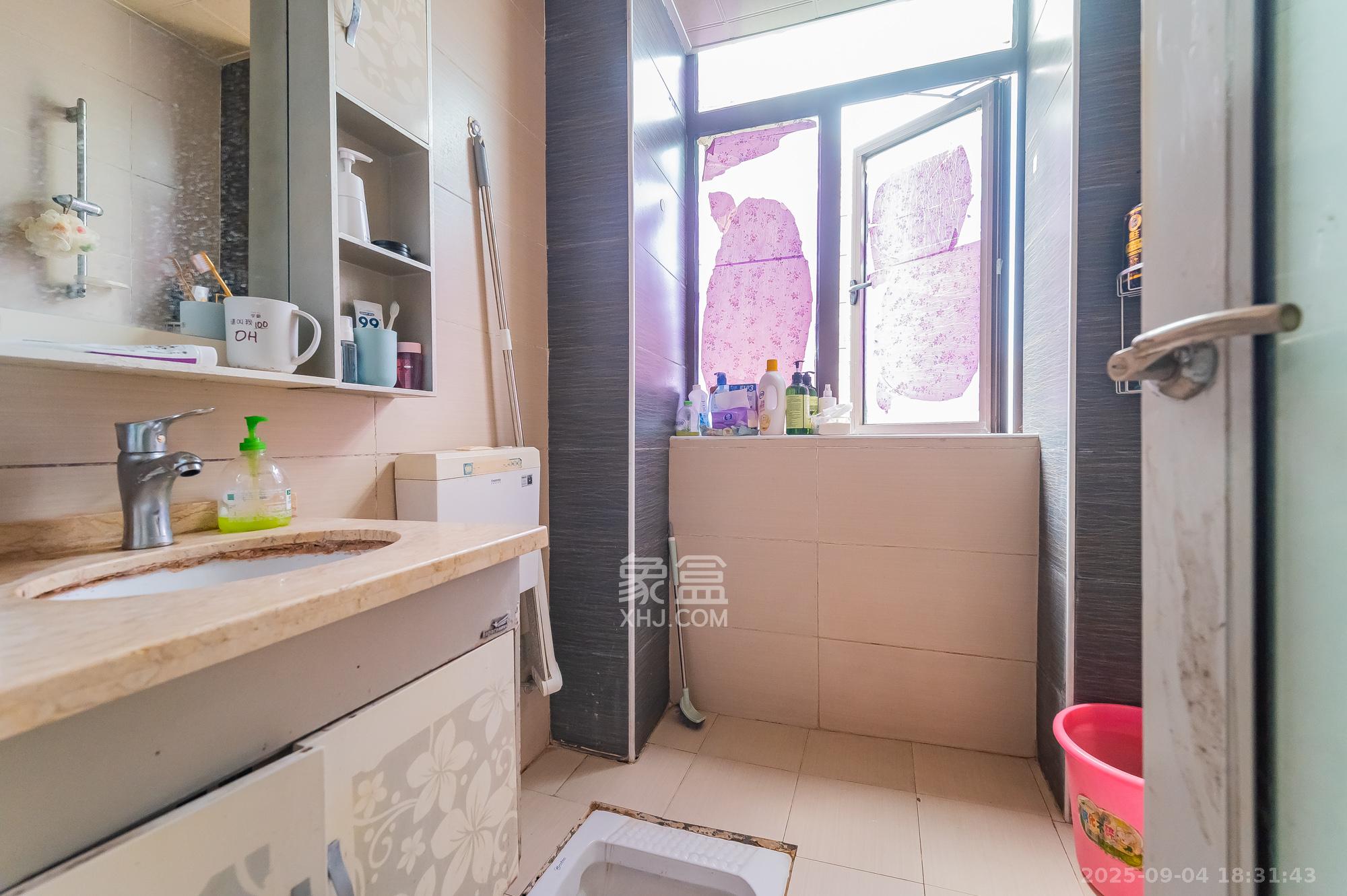 水岸世景  2室1厅1卫    35.0万卫生间