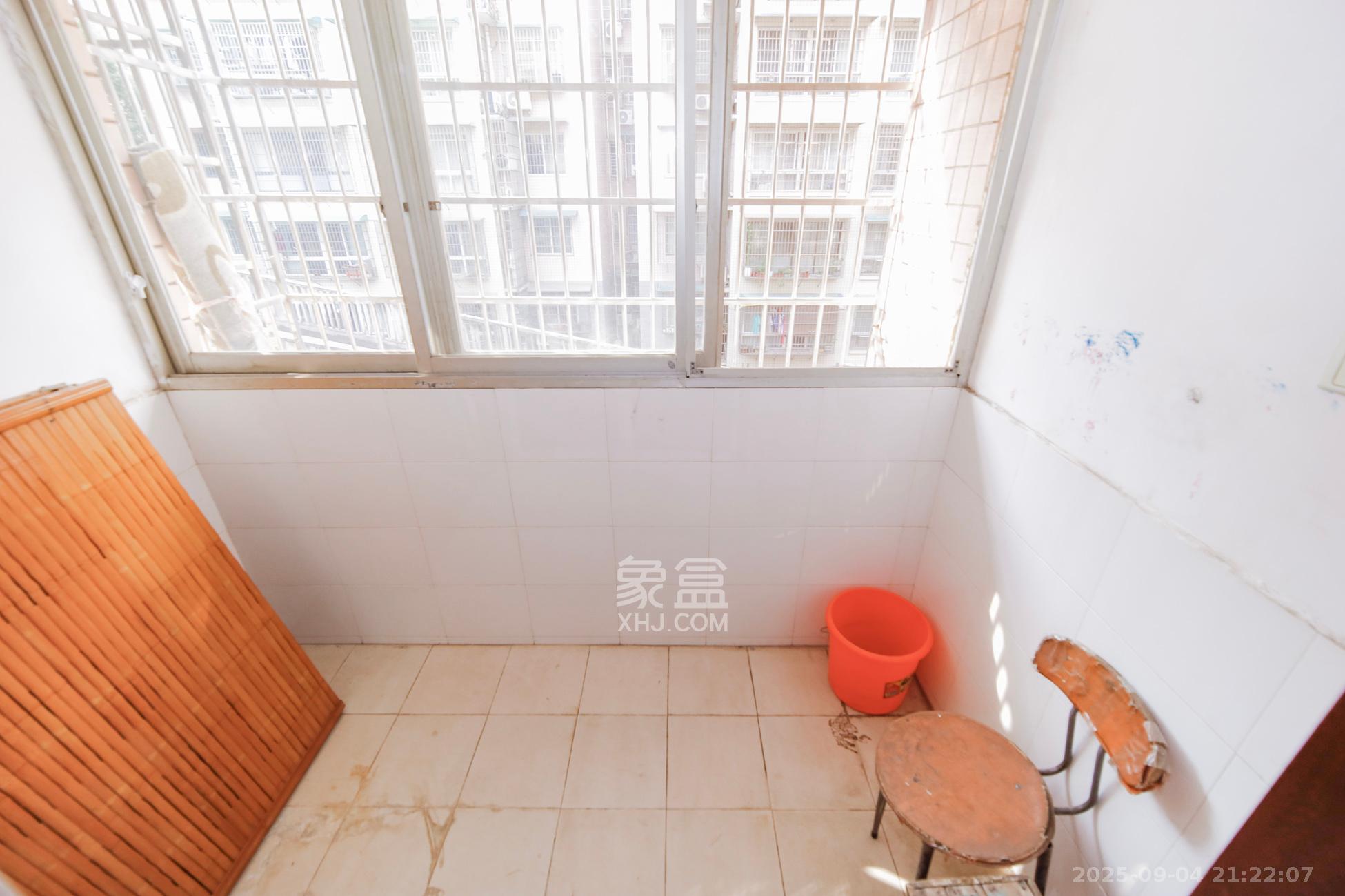 德馨园  3室2厅2卫    59.8万阳台