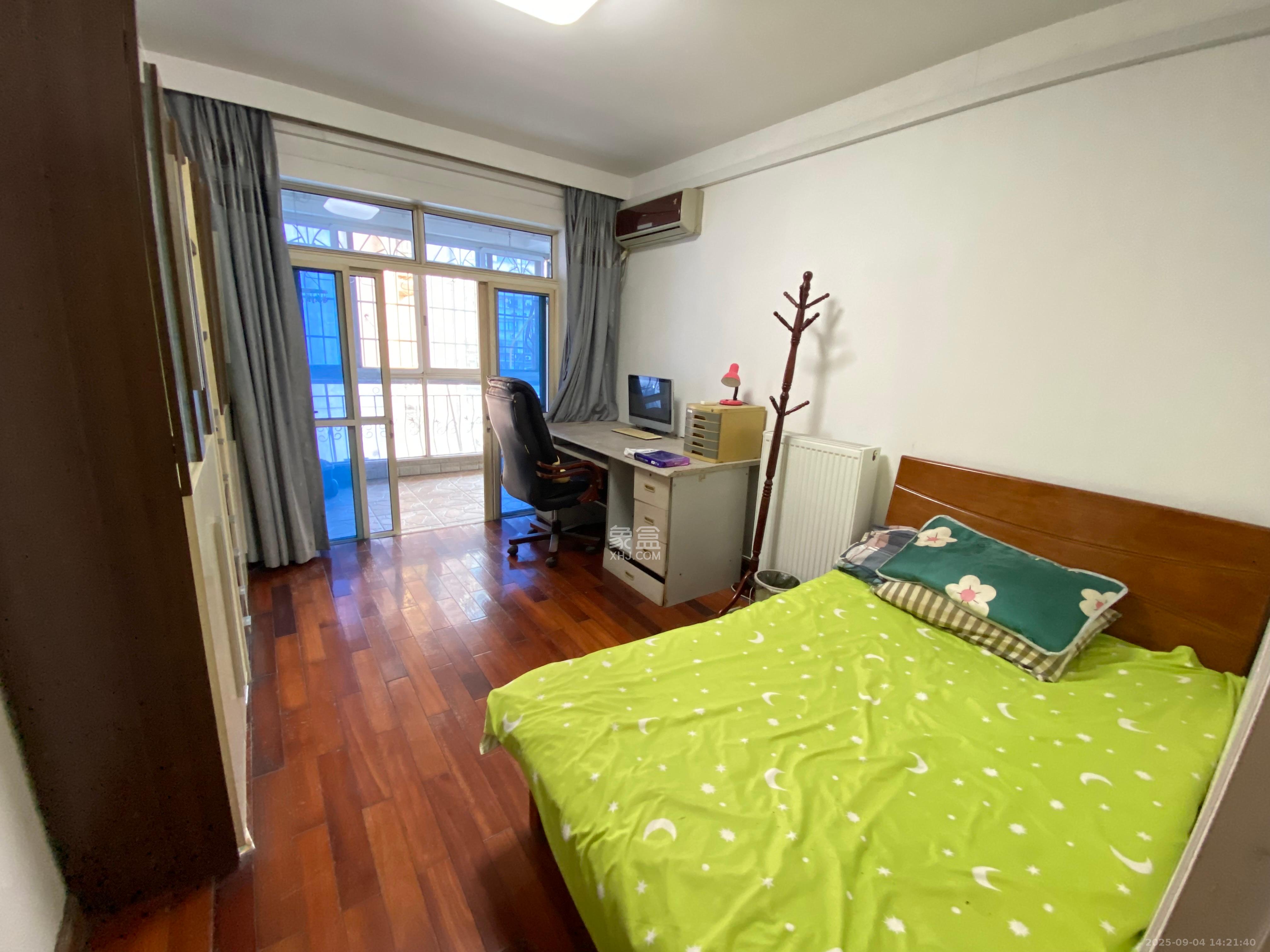 华盛花园  4室2厅2卫    3500.0元/月室内图