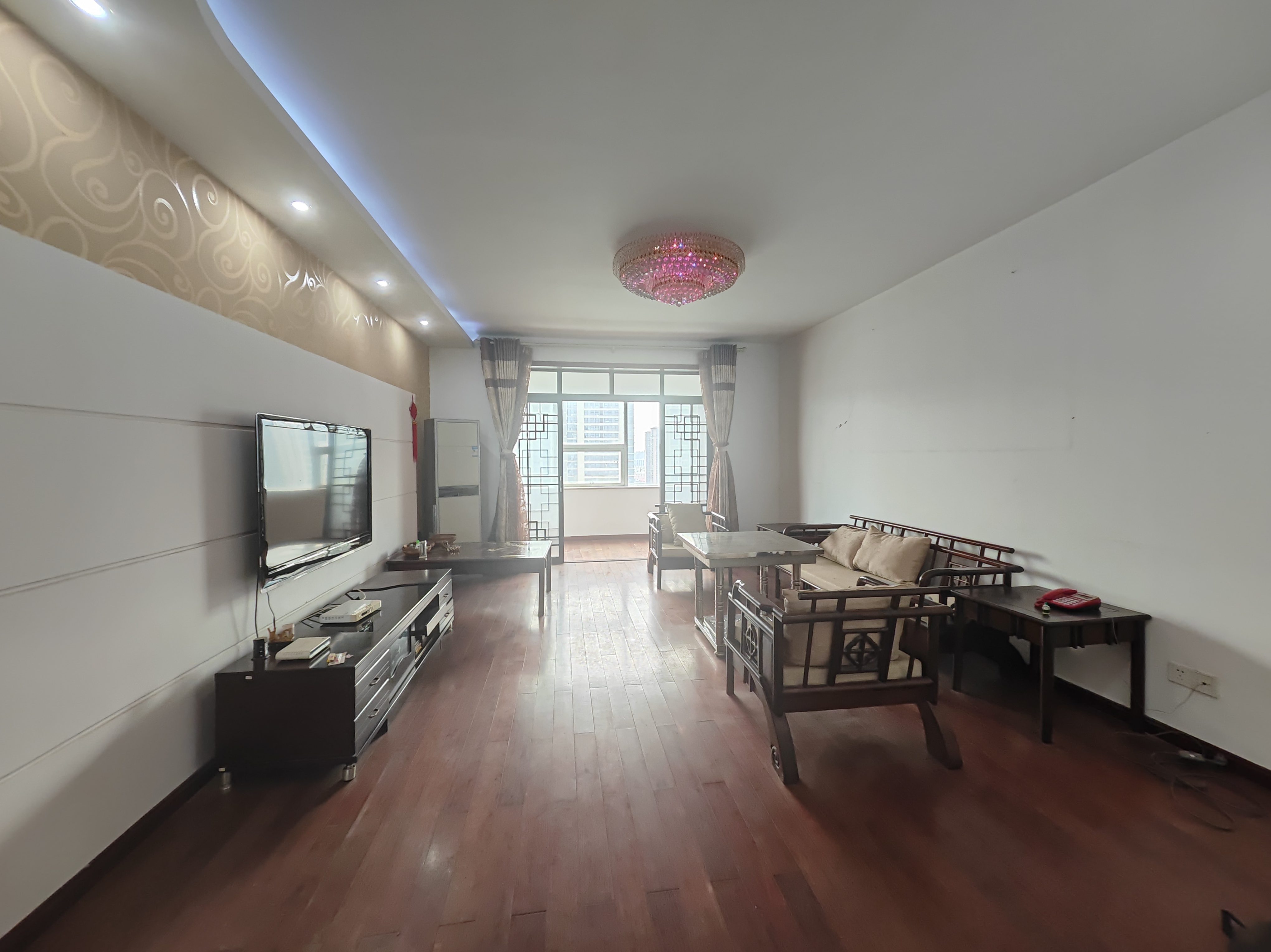 粮运大厦  3室2厅2卫    55.8万 粮运大厦  3室2厅2卫    55.8万客厅