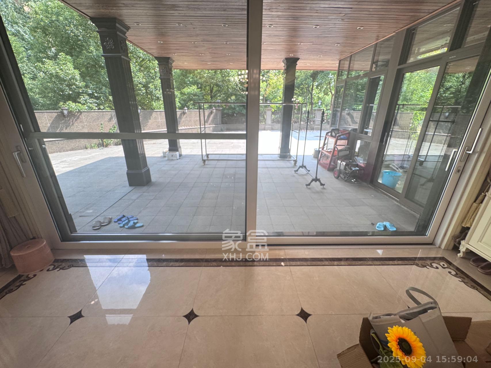 江河中央洋房  5室2厅3卫    28000.0元/月室内图