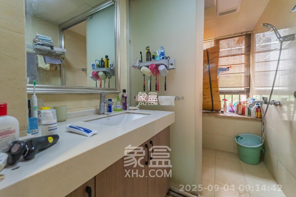 华润凤凰城三期 4室2厅2卫 3300.0元/月 华润凤凰城三期 4室2厅2卫 3300.0元/月室内图