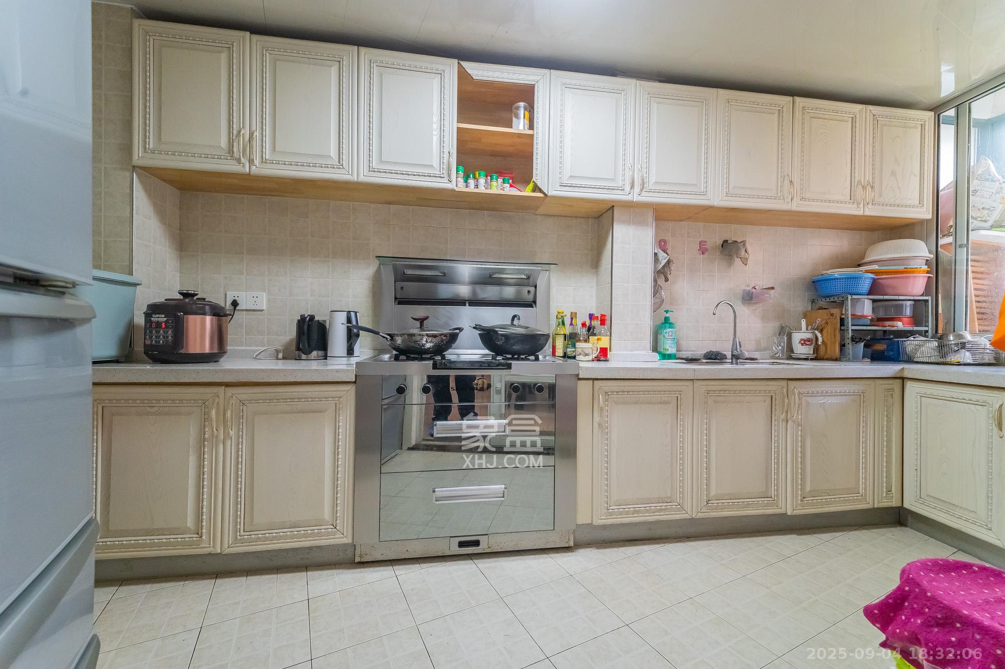 筑梦佳园  4室2厅2卫    99.8万厨房