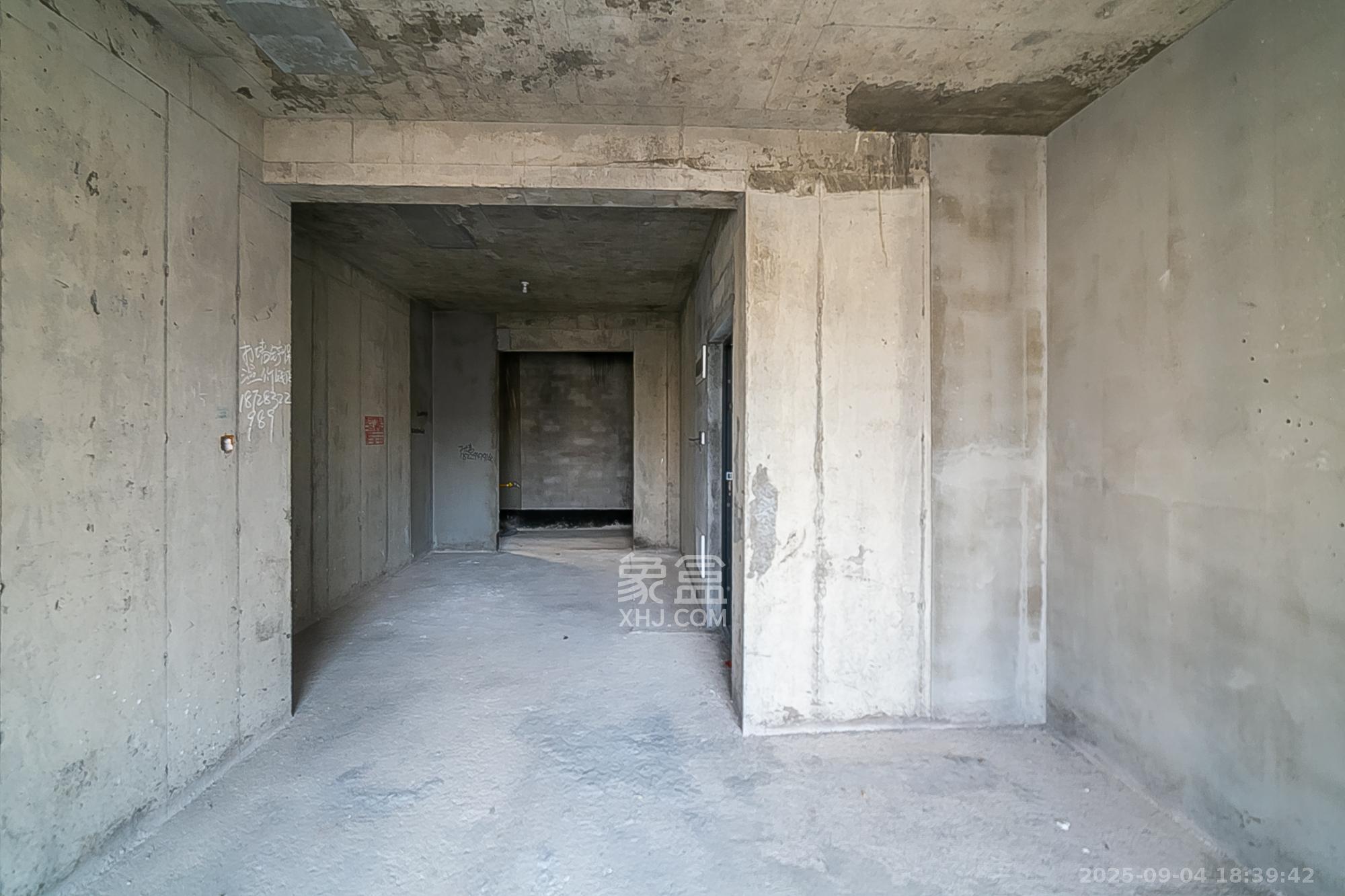 岭福家苑(天心佳苑) 3室2厅2卫 108.0万 岭福家苑(天心佳苑) 3室2厅2卫 108.0万客厅