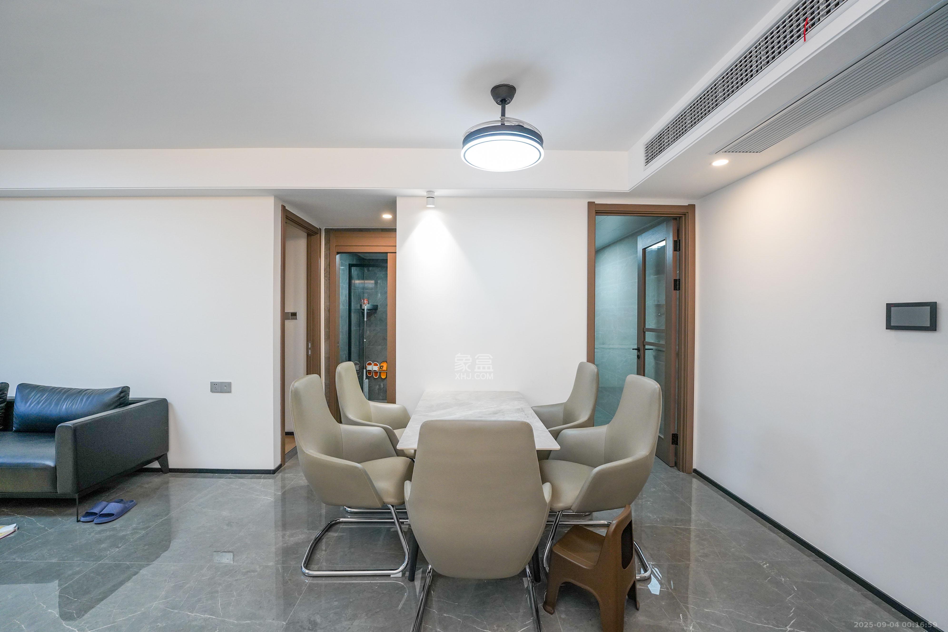 中海寰宇天下  3室2厅2卫    146.0万 中海寰宇天下  3室2厅2卫    146.0万客厅