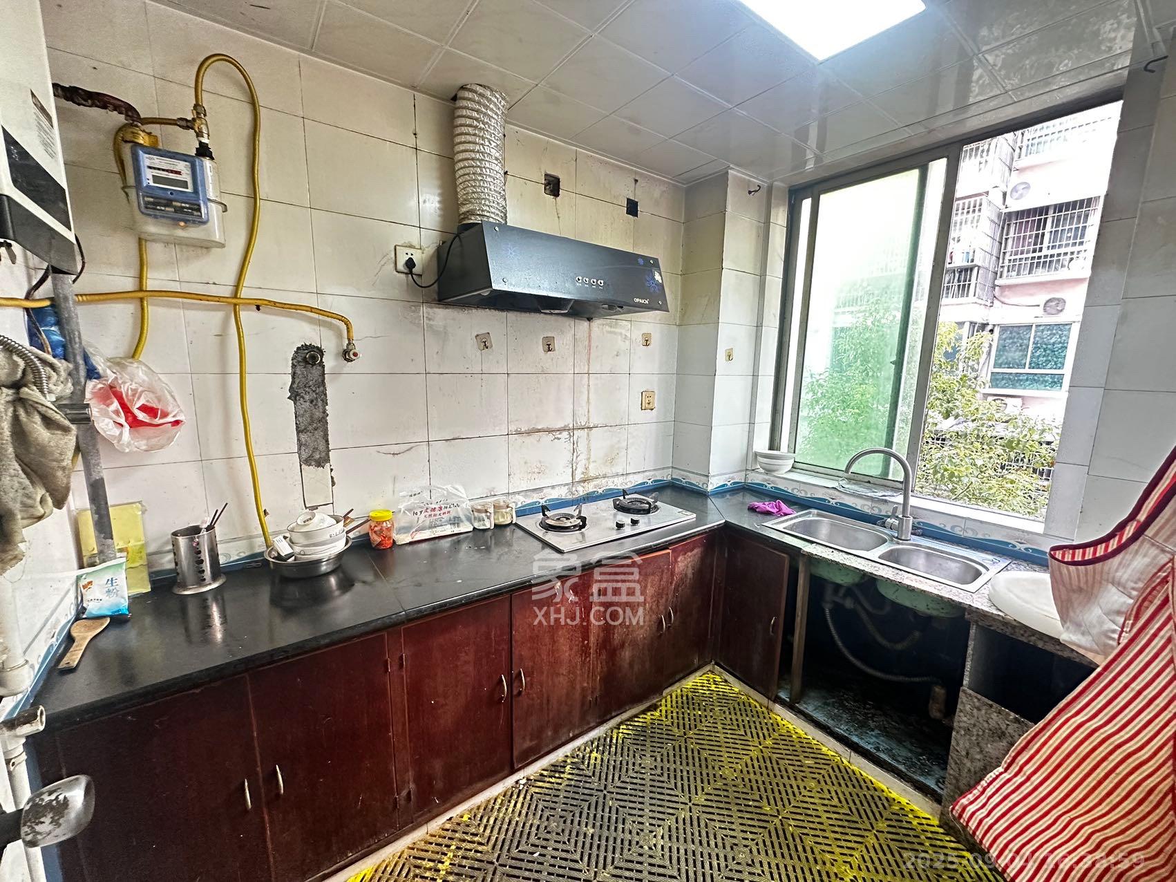 中南汽车世界  3室2厅1卫    1400.0元/月室内图