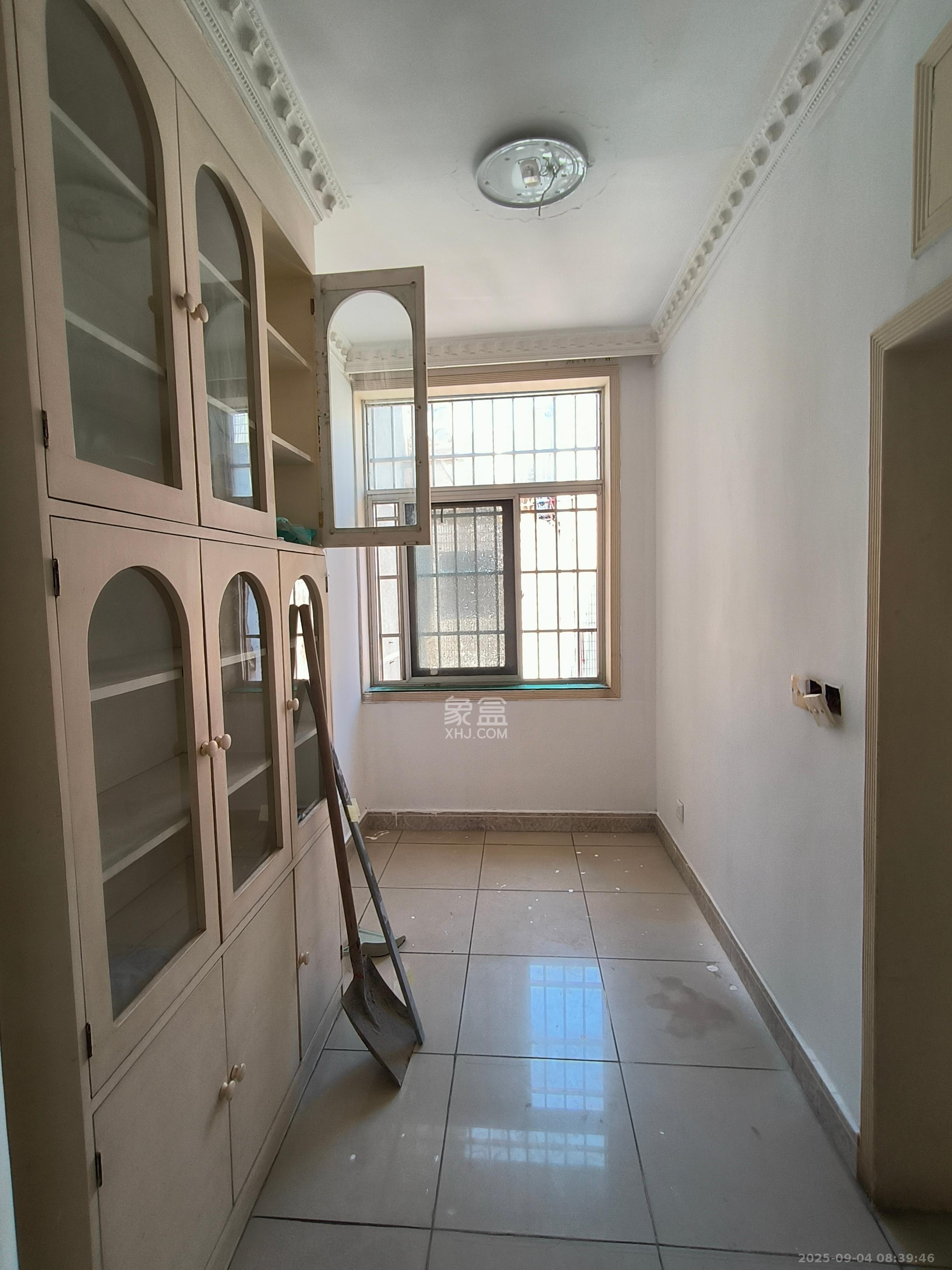 电影院宿舍  2室1厅1卫    2600.0元/月室内图