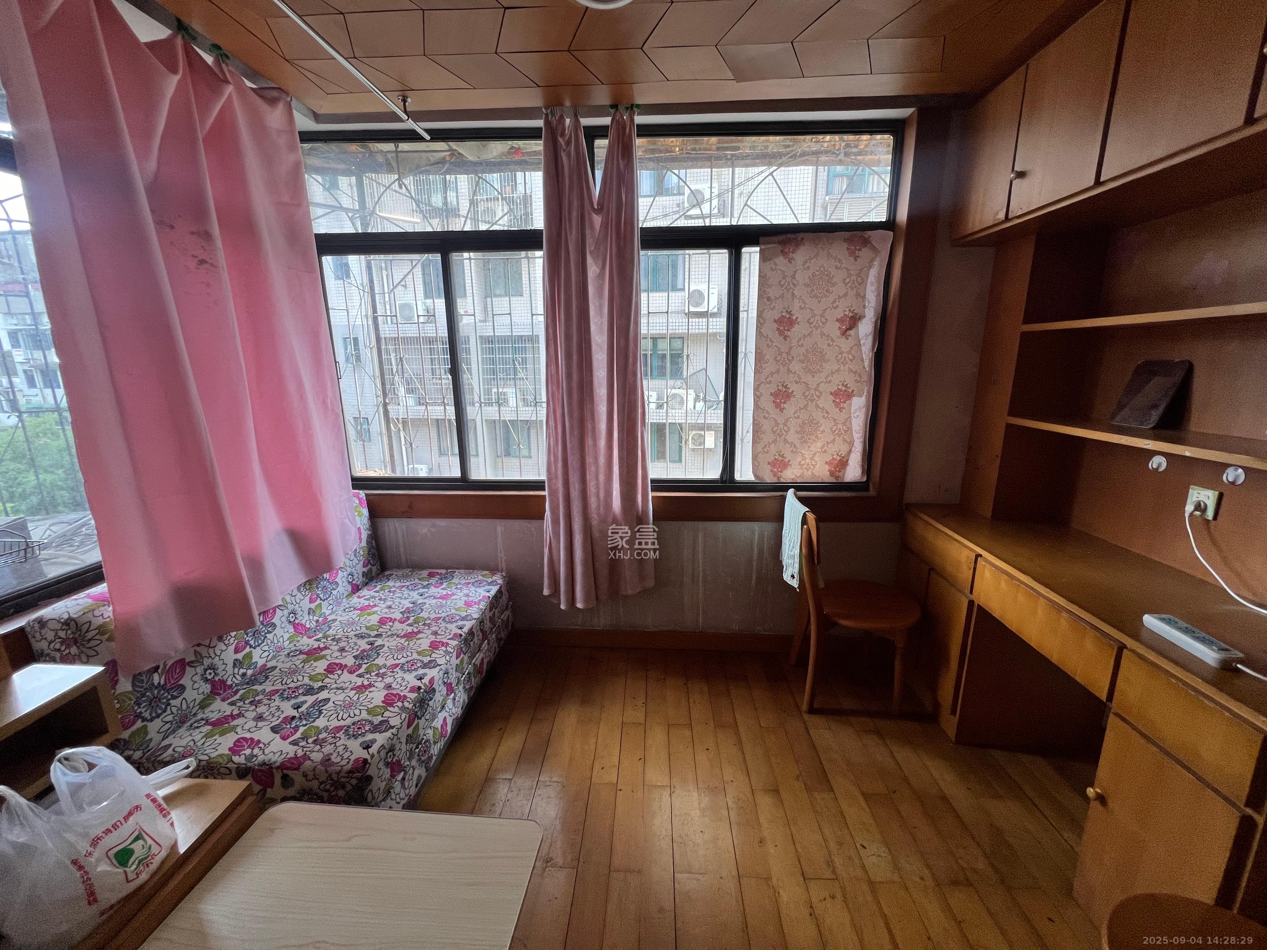 中国铝业单位宿舍  2室1厅1卫    1800.0元/月 中国铝业单位宿舍  2室1厅1卫    1800.0元/月室内图