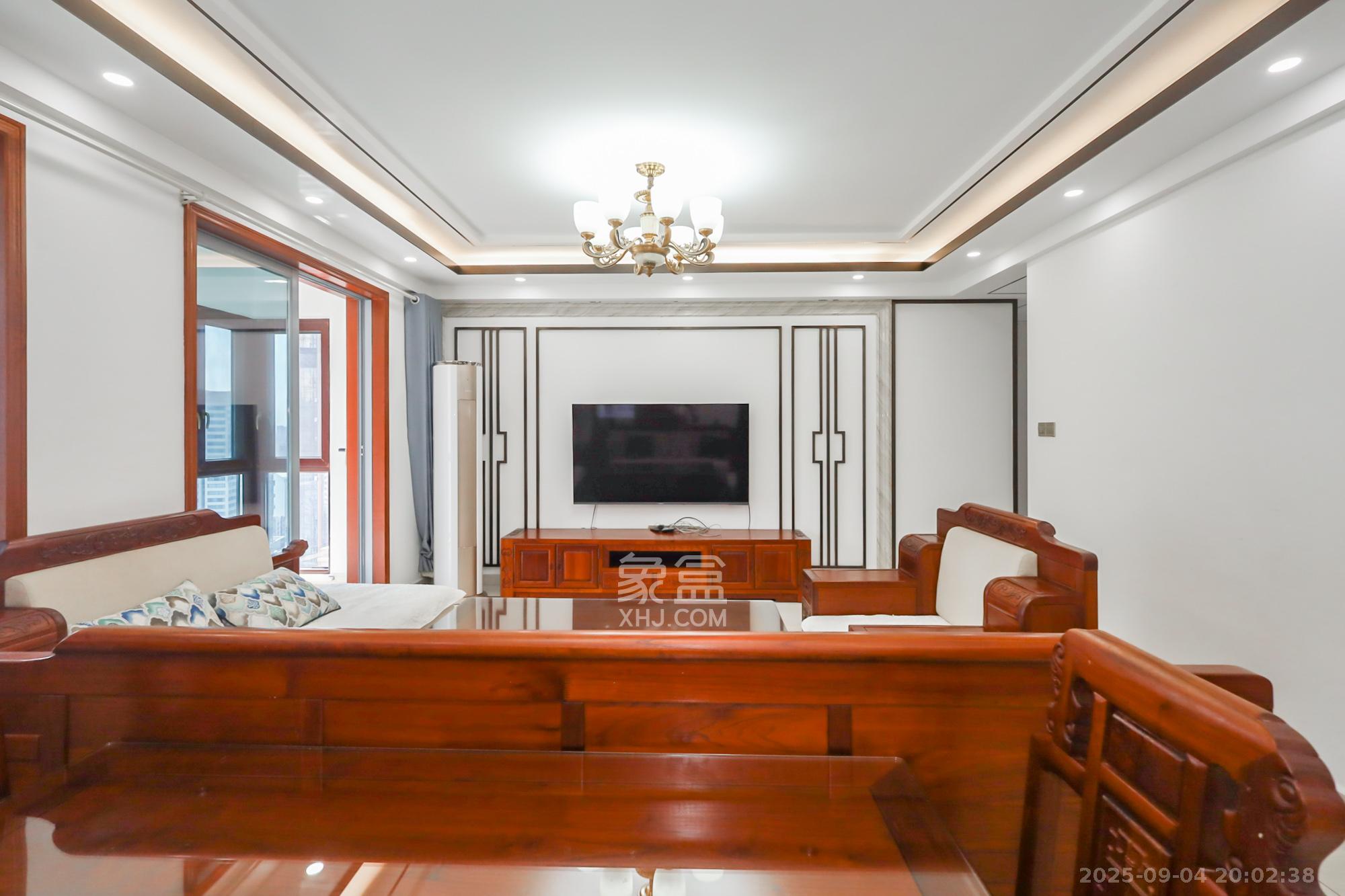 保利天禧D区 4室2厅2卫 215.0万 保利天禧D区 4室2厅2卫 215.0万客厅