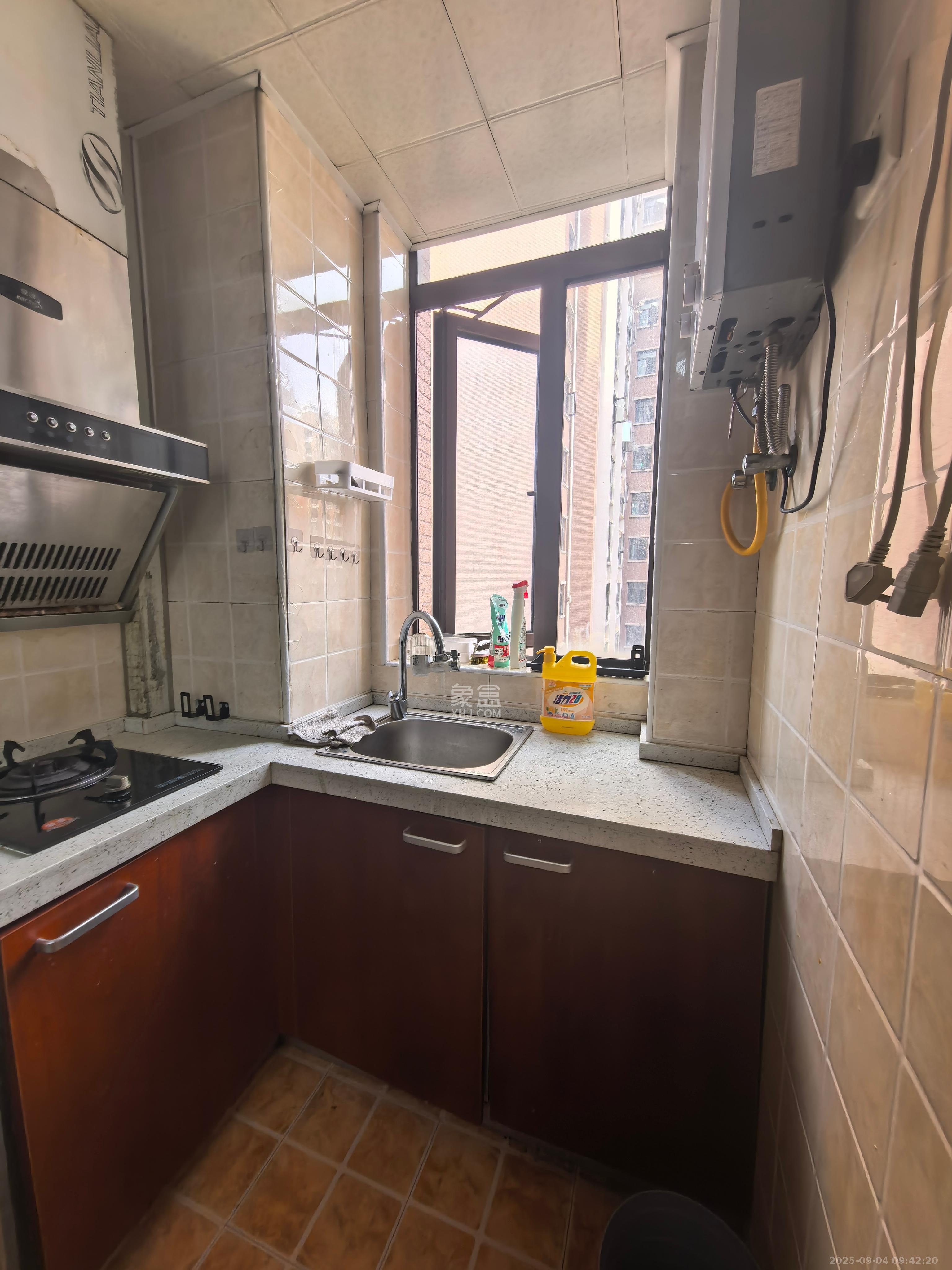 水岸世景  1室1厅1卫    850.0元/月室内图