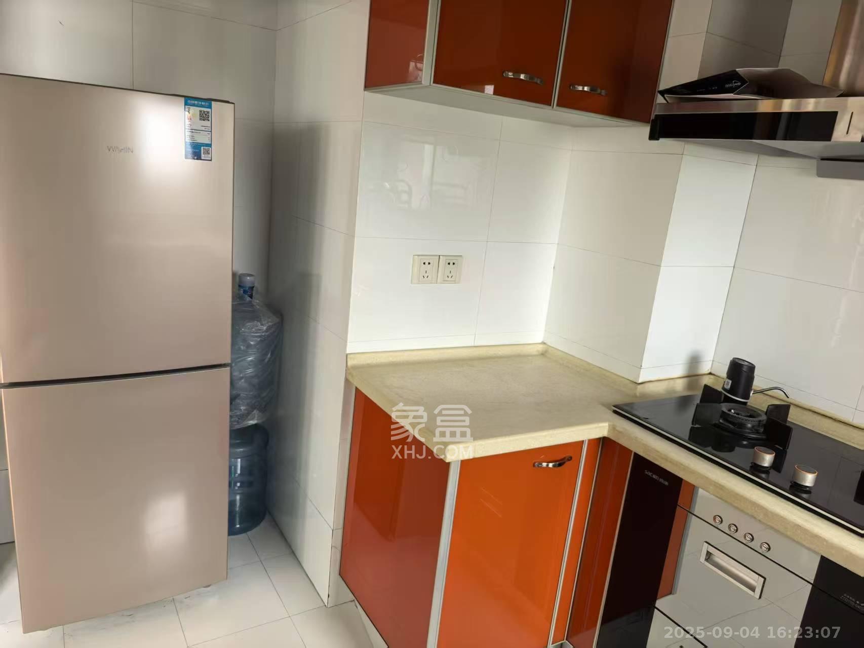 西街花园  3室2厅2卫    3600.0元/月室内图