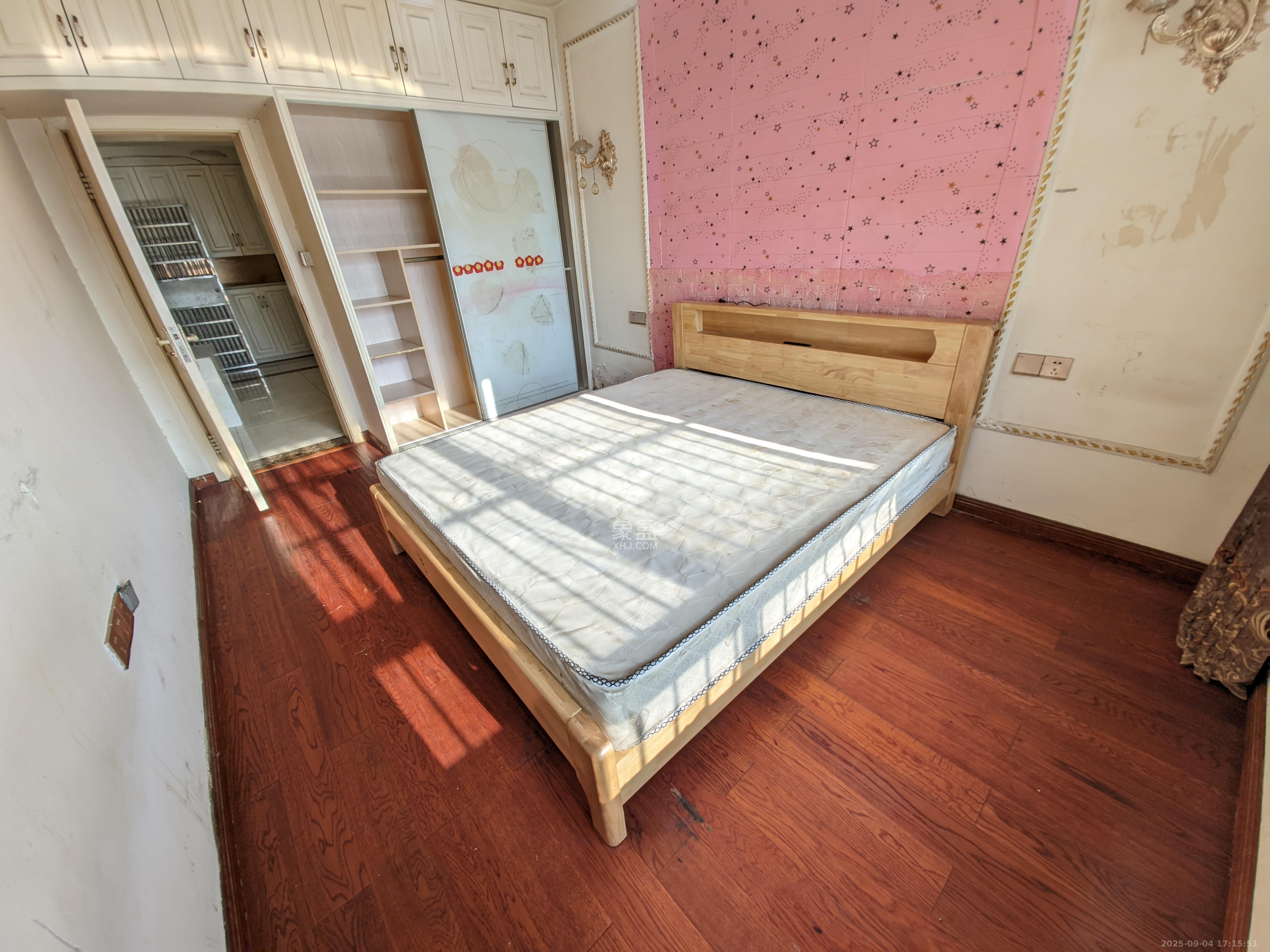 上河国际F座  1室2厅1卫    2200.0元/月室内图