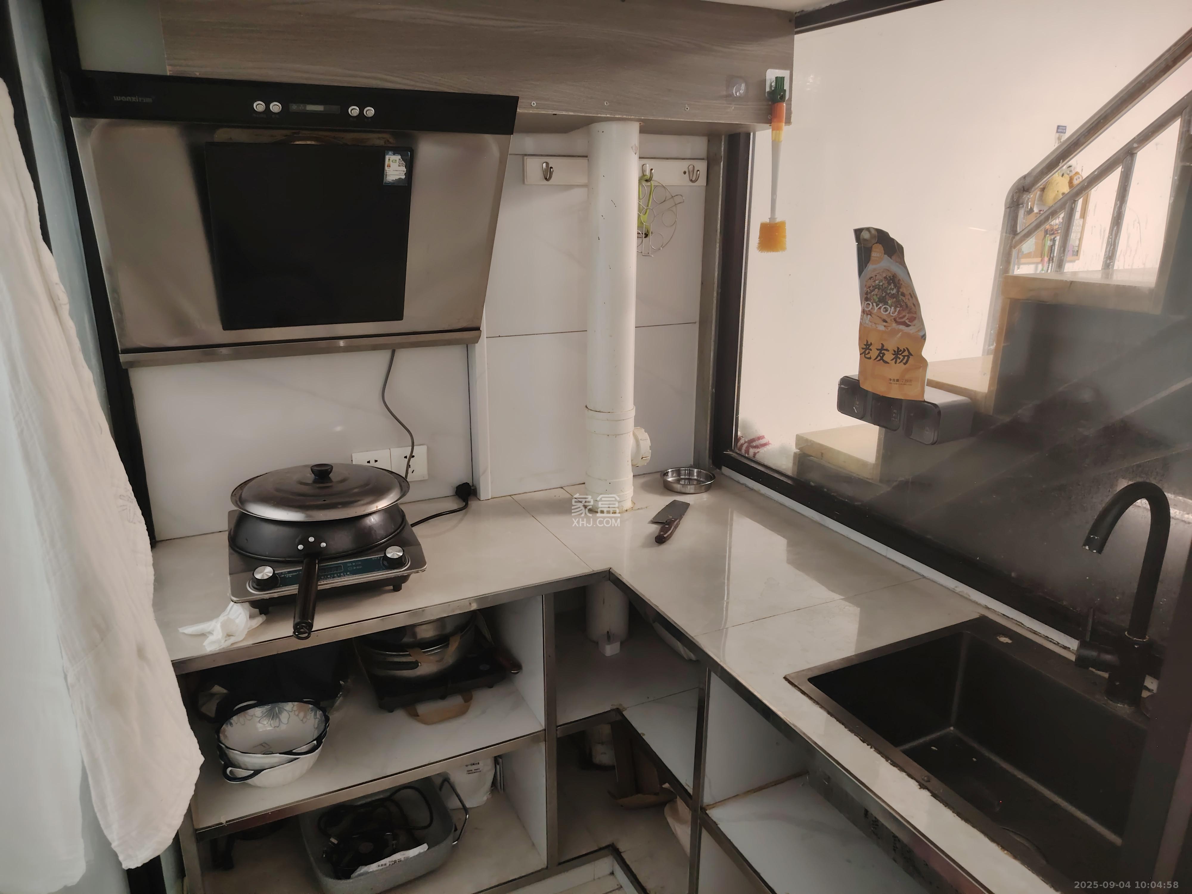 奥克斯滨仕花园(奥克斯洋湖广场/奥克斯中心) 1室1厅1卫 1800.0元/月 奥克斯滨仕花园(奥克斯洋湖广场/奥克斯中心) 1室1厅1卫 1800.0元/月室内图