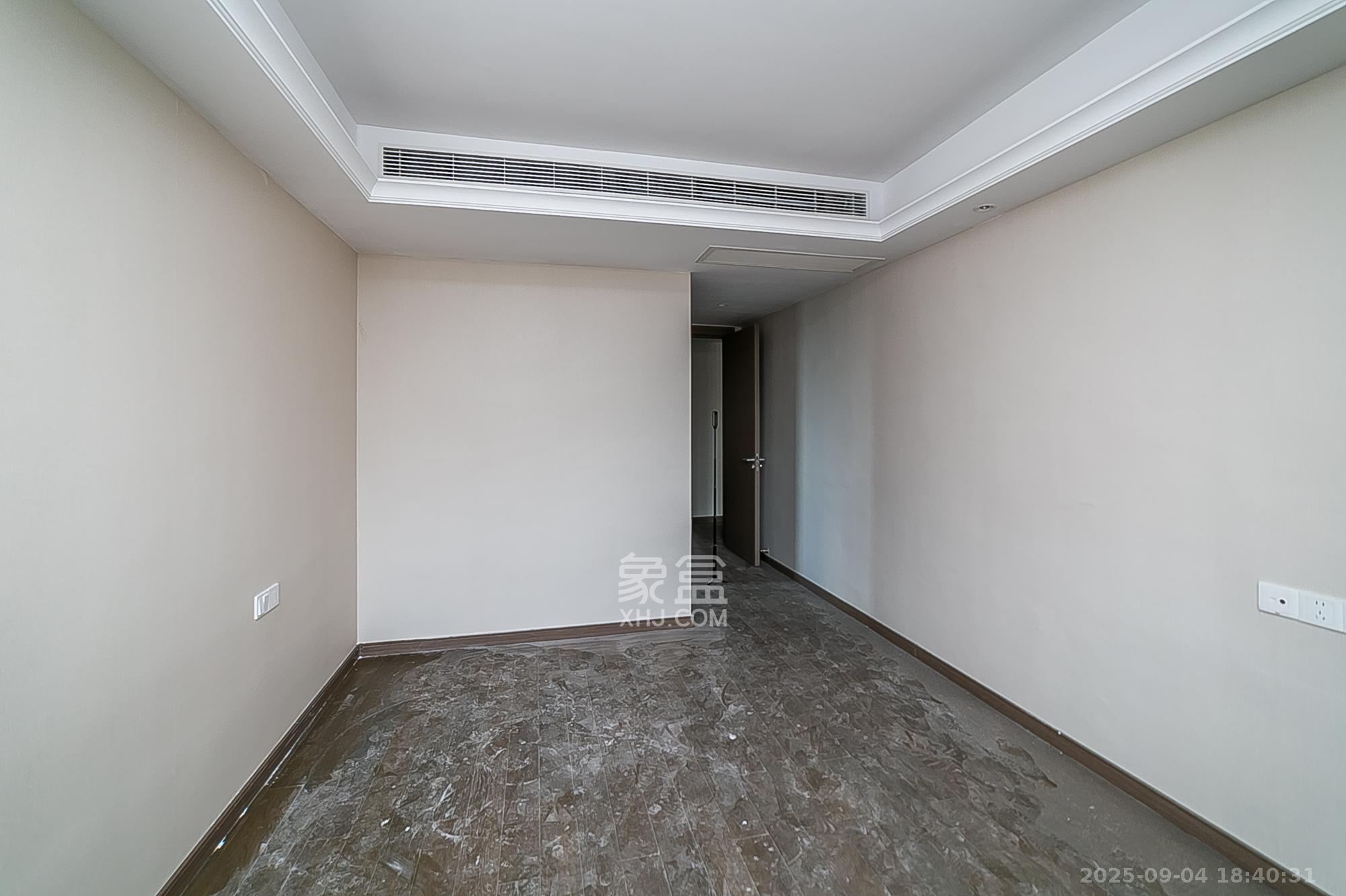 新力铂园（江山云著）  3室2厅2卫    116.8万卧室