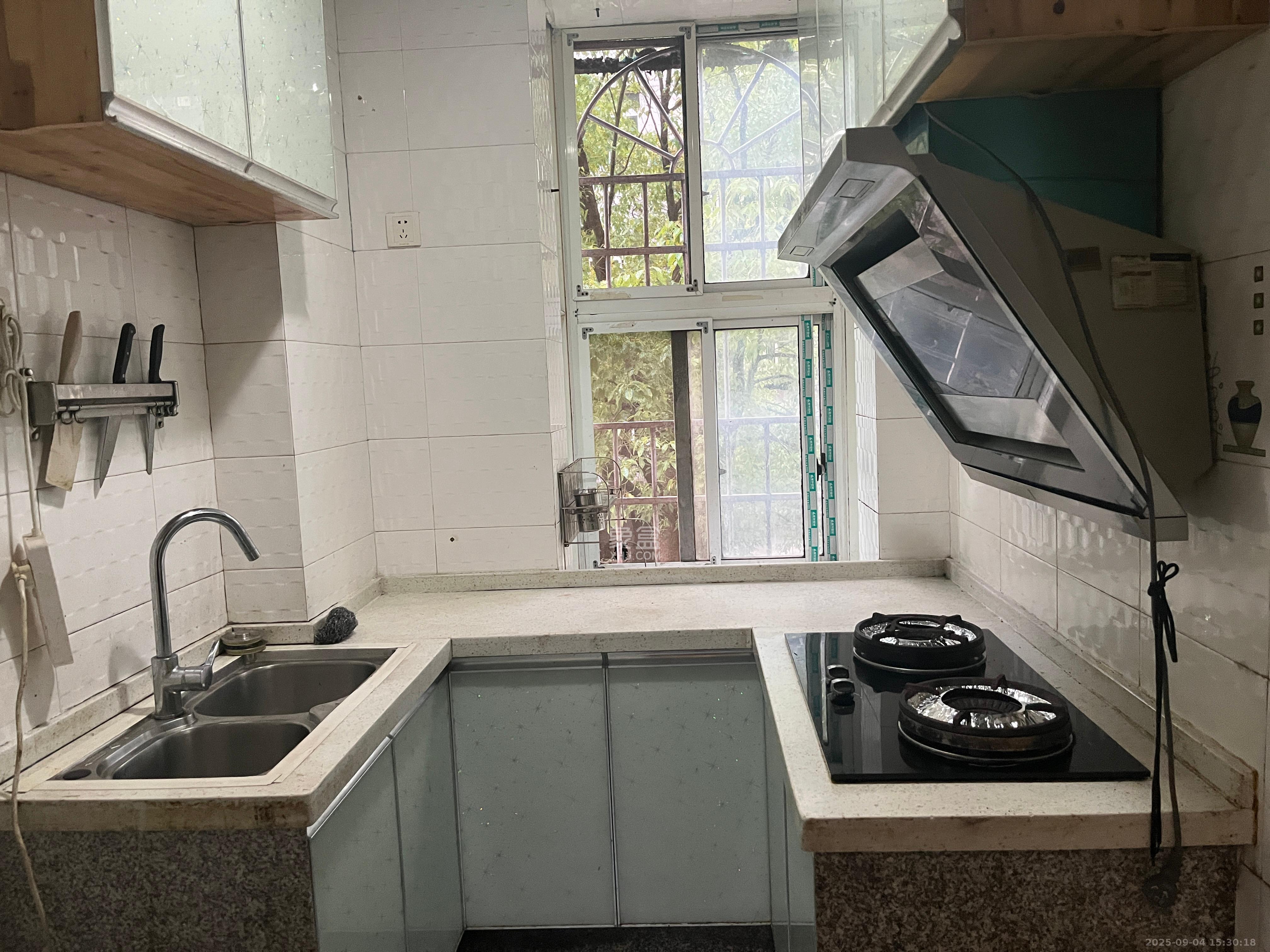 欣安小区 3室2厅1卫 1600.0元/月 欣安小区 3室2厅1卫 1600.0元/月室内图