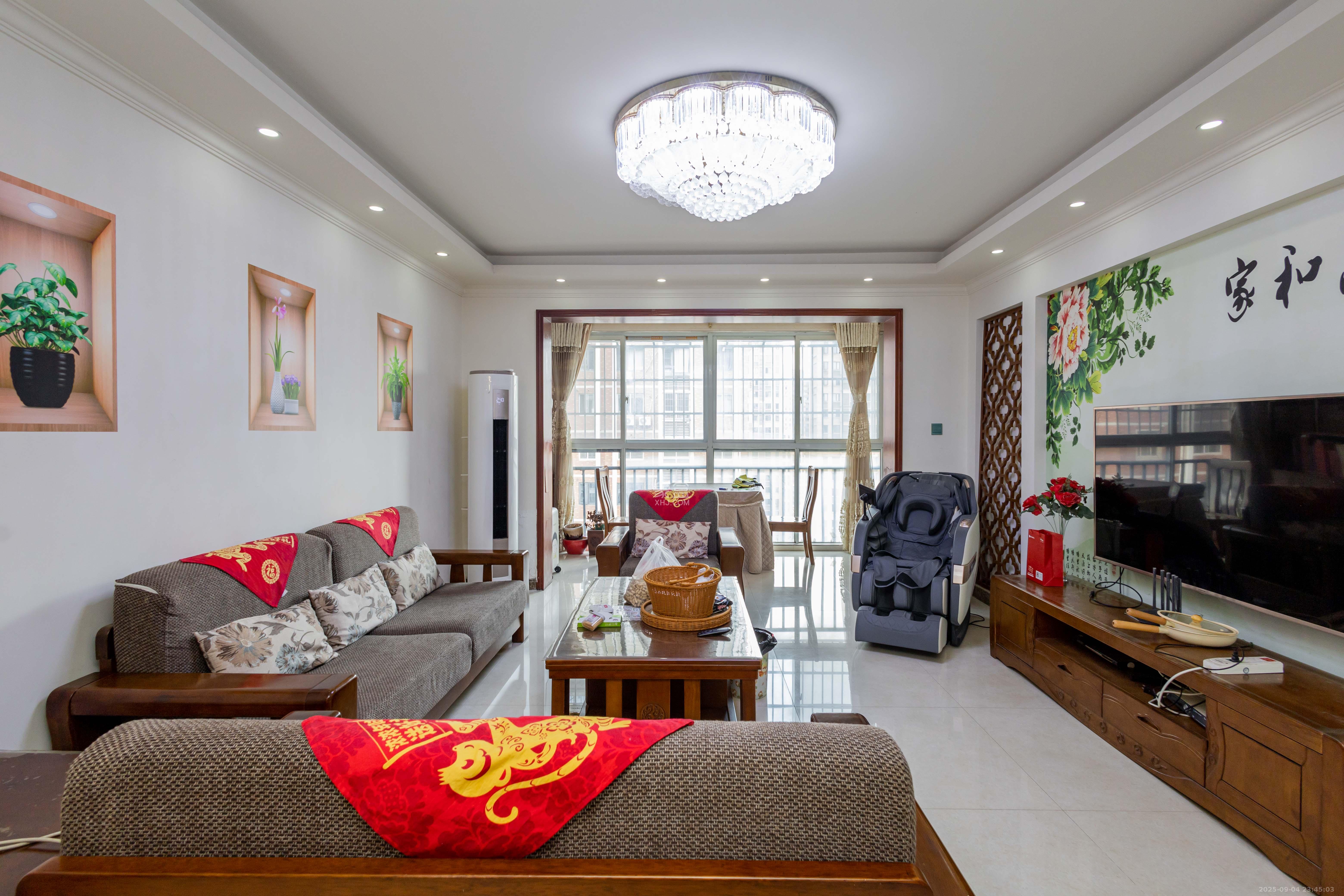 嘉盛和园 4室2厅2卫 99.78万 嘉盛和园 4室2厅2卫 99.78万客厅