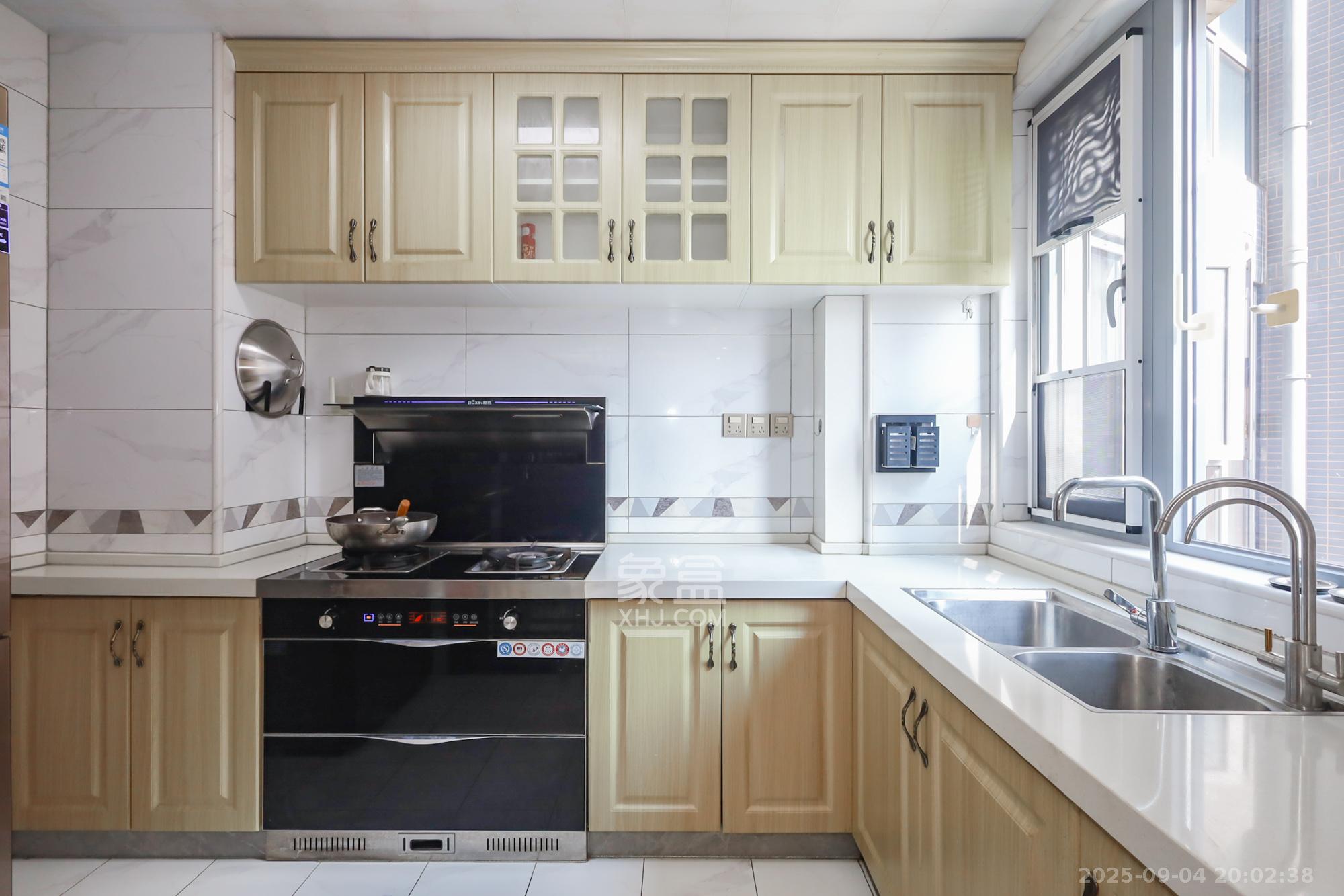 保利天禧D区  4室2厅2卫    215.0万厨房