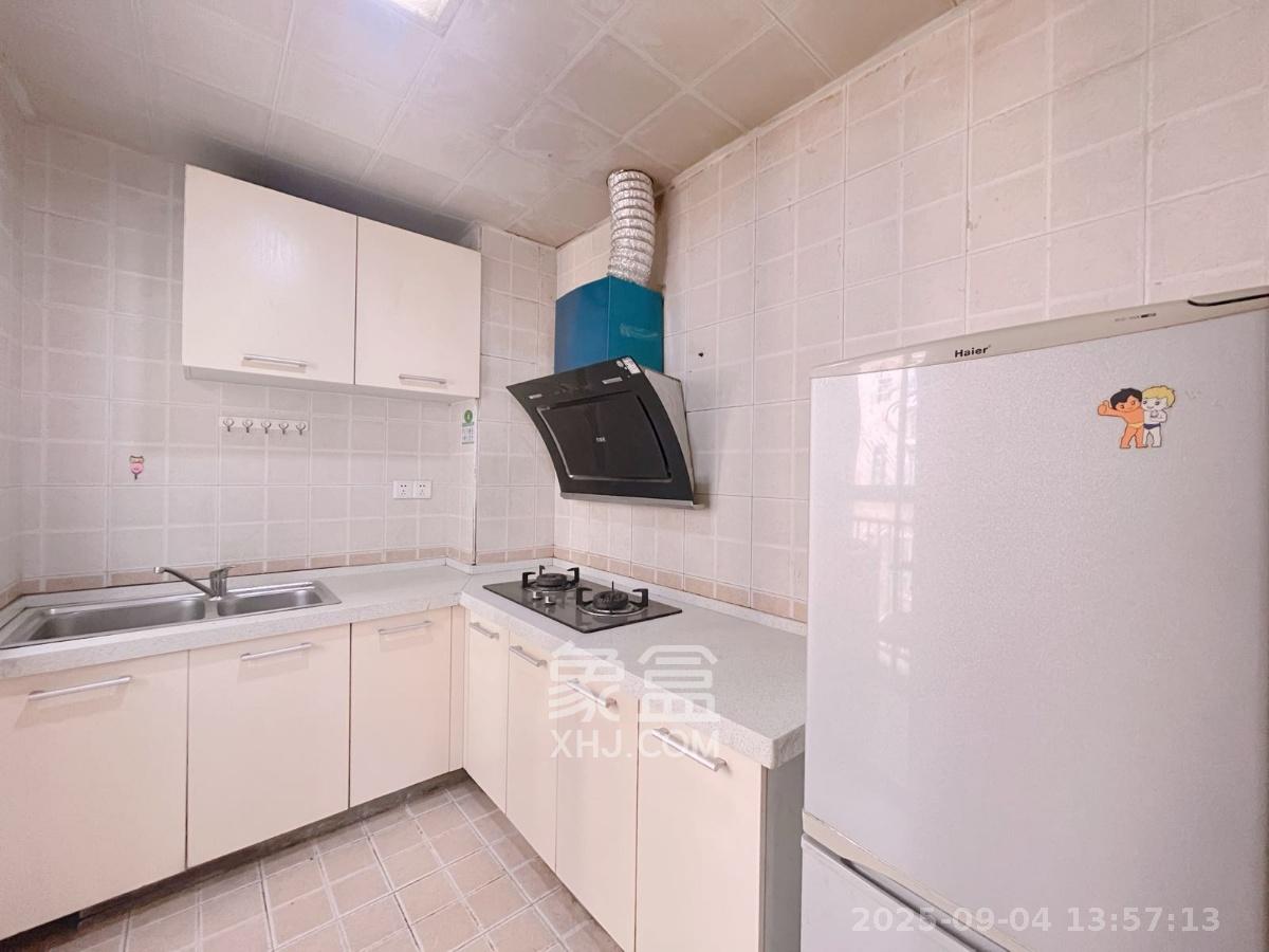 英郡年华 3室1厅2卫 2000.0元/月 英郡年华 3室1厅2卫 2000.0元/月室内图