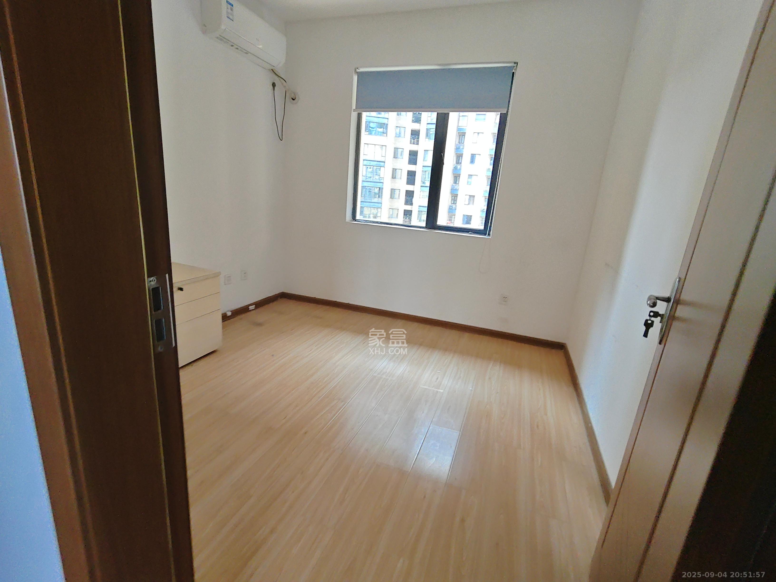 长房天翼未来城  5室1厅2卫    4200.0元/月 长房天翼未来城  5室1厅2卫    4200.0元/月室内图