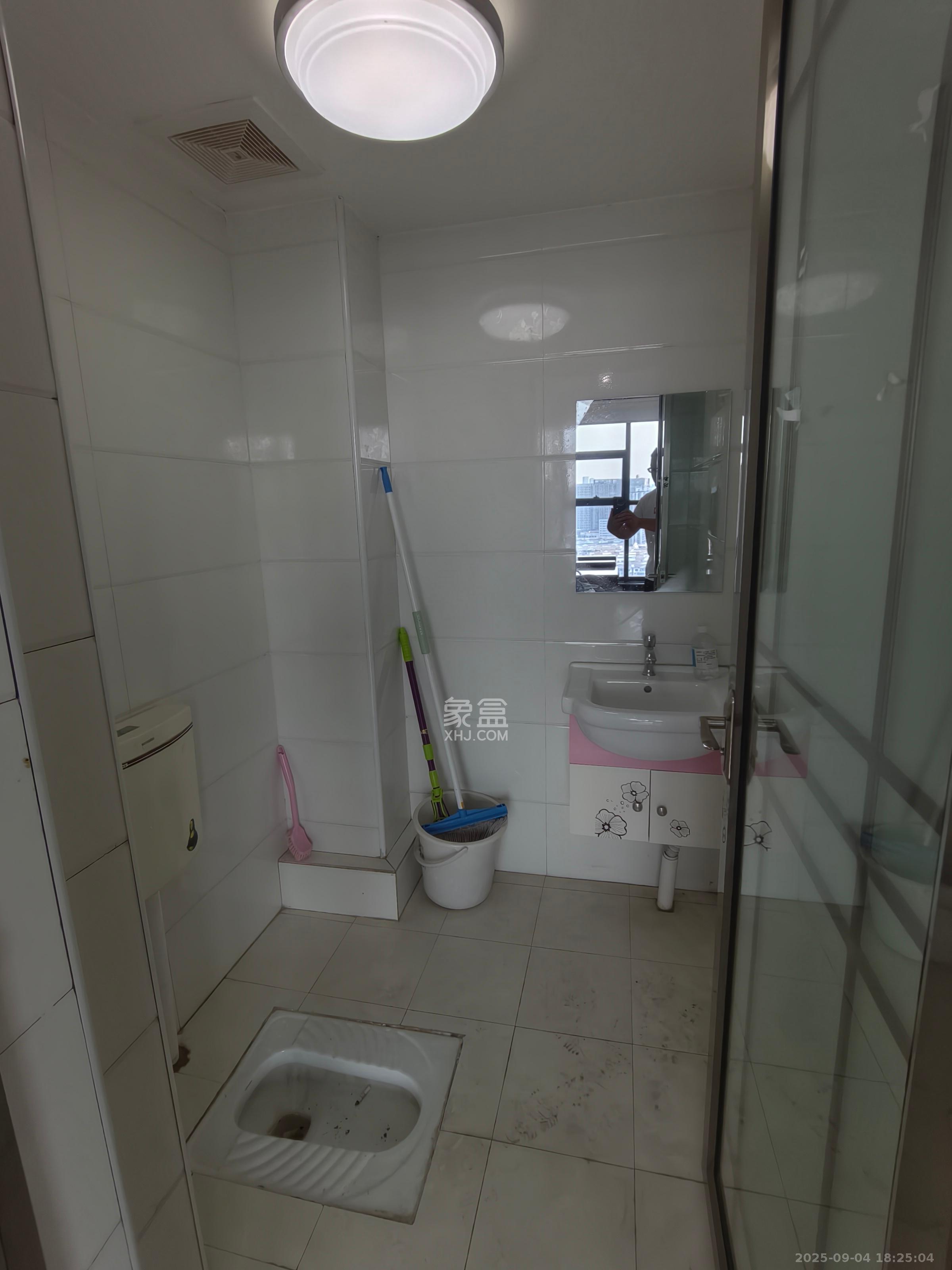 万坤图财富广场  1室1厅1卫    2600.0元/月 万坤图财富广场  1室1厅1卫    2600.0元/月室内图