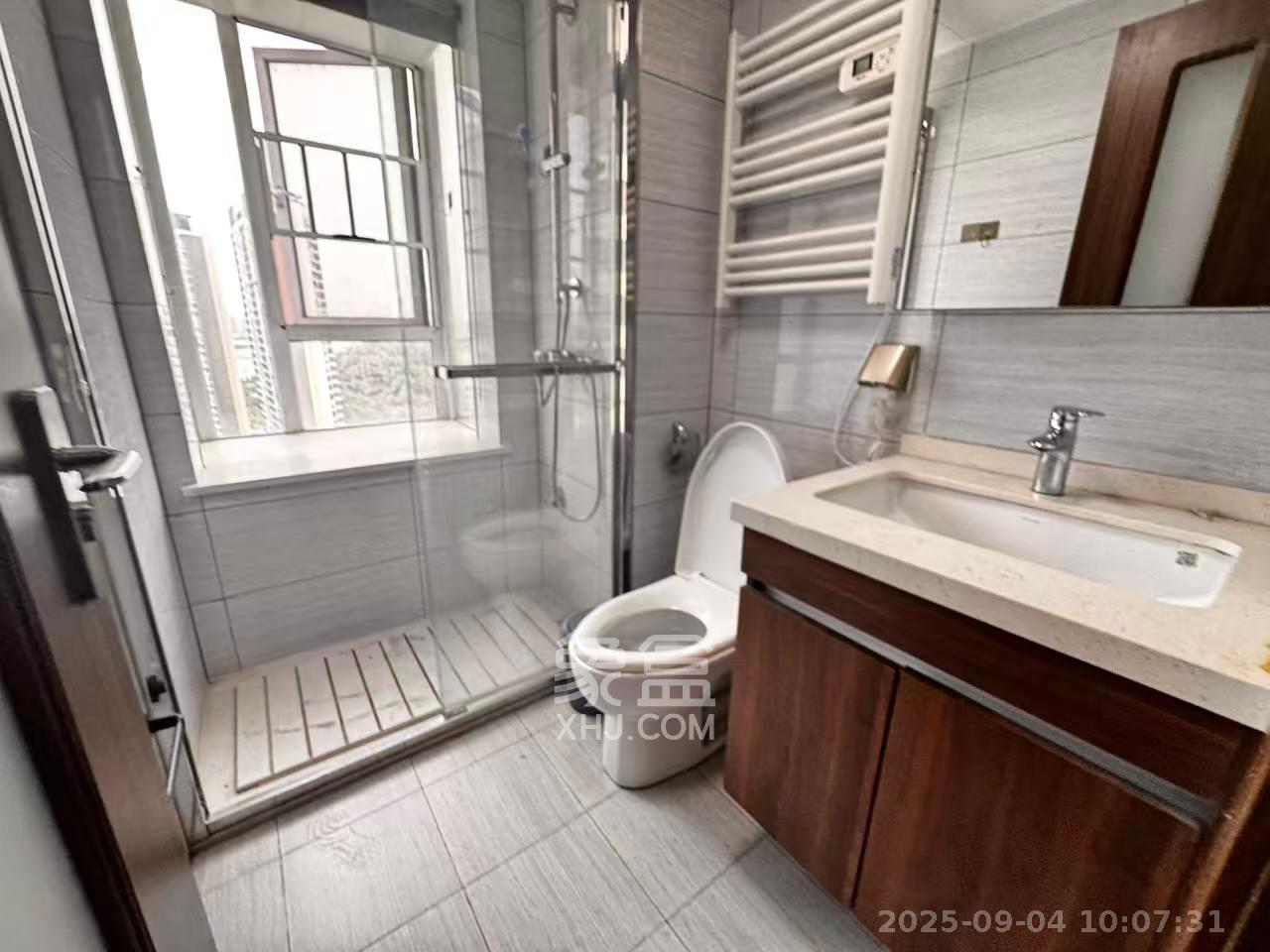 中欣楚天御府E区  3室2厅2卫    2200.0元/月 中欣楚天御府E区  3室2厅2卫    2200.0元/月室内图