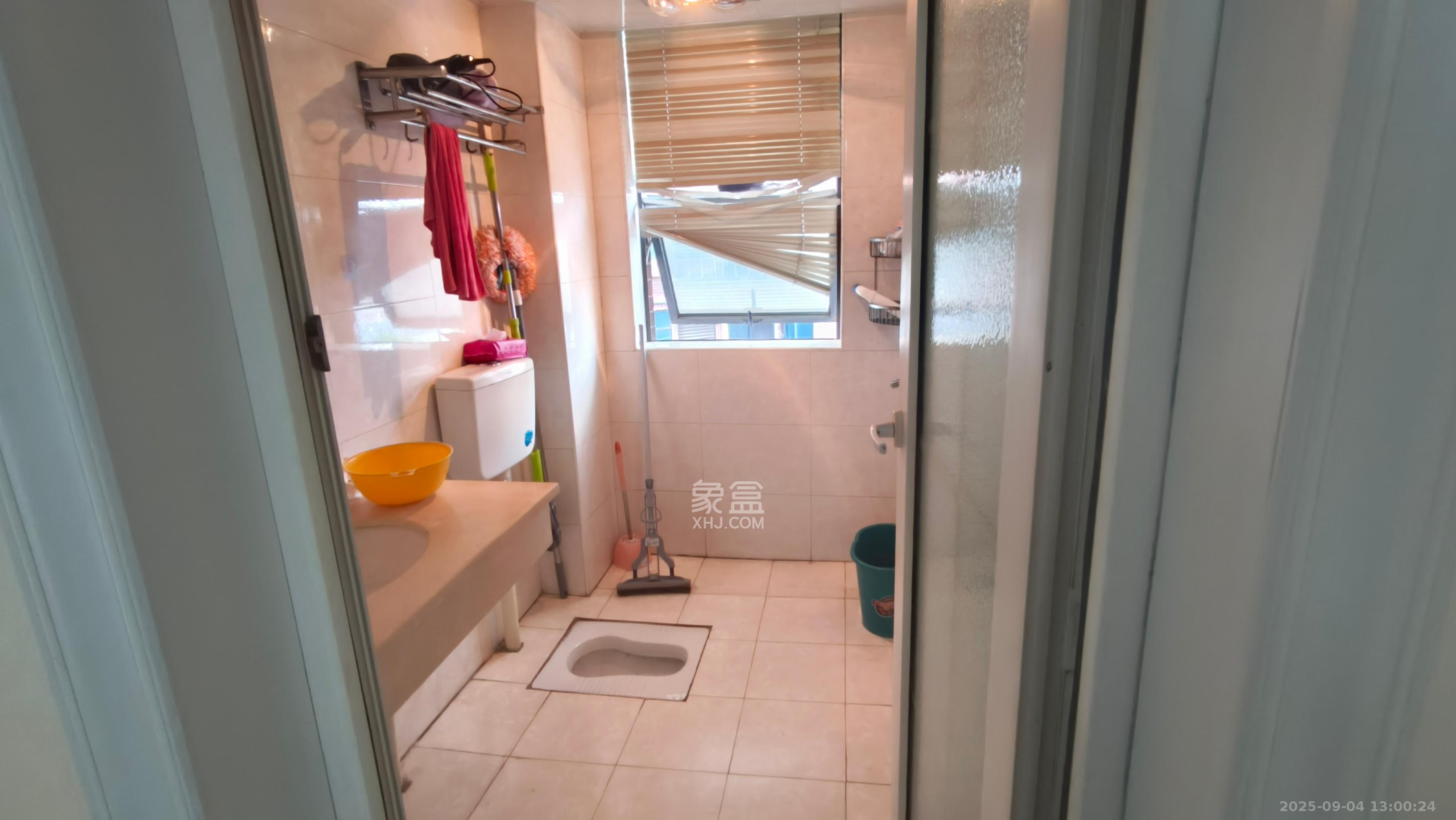 尚城  1室2厅1卫    1800.0元/月室内图