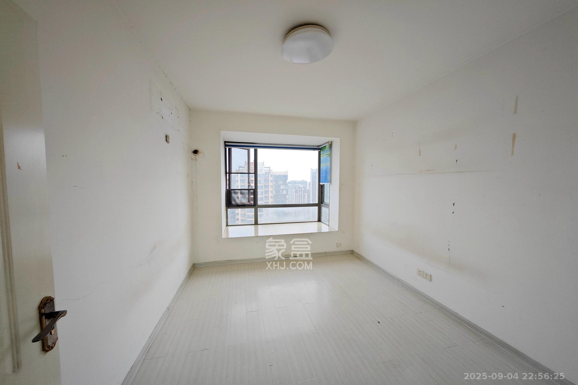 新城新世界一二三期  4室2厅2卫    142.0万 新城新世界一二三期  4室2厅2卫    142.0万卧室