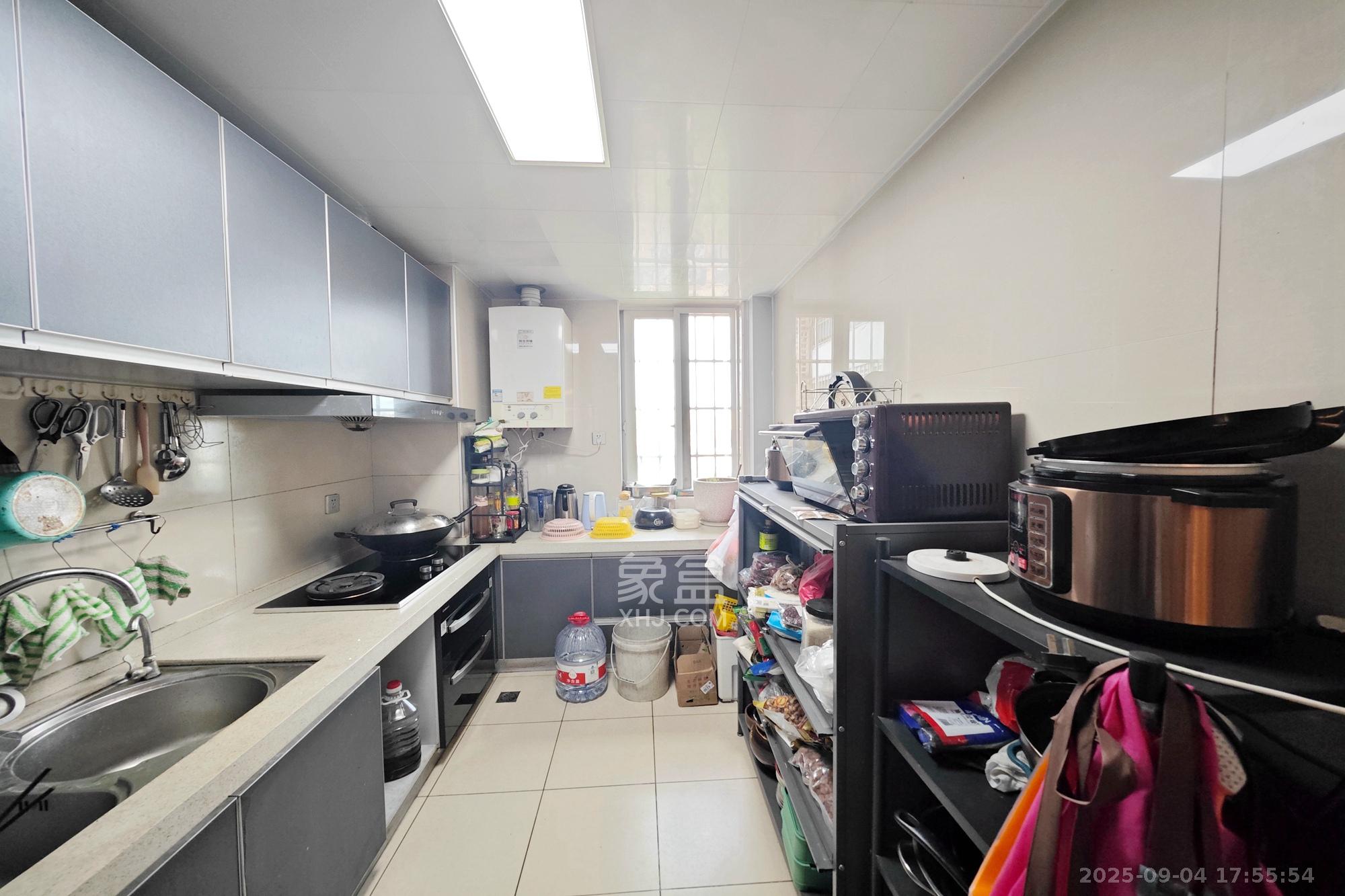 丽星景园  3室2厅2卫    120.0万 丽星景园  3室2厅2卫    120.0万厨房