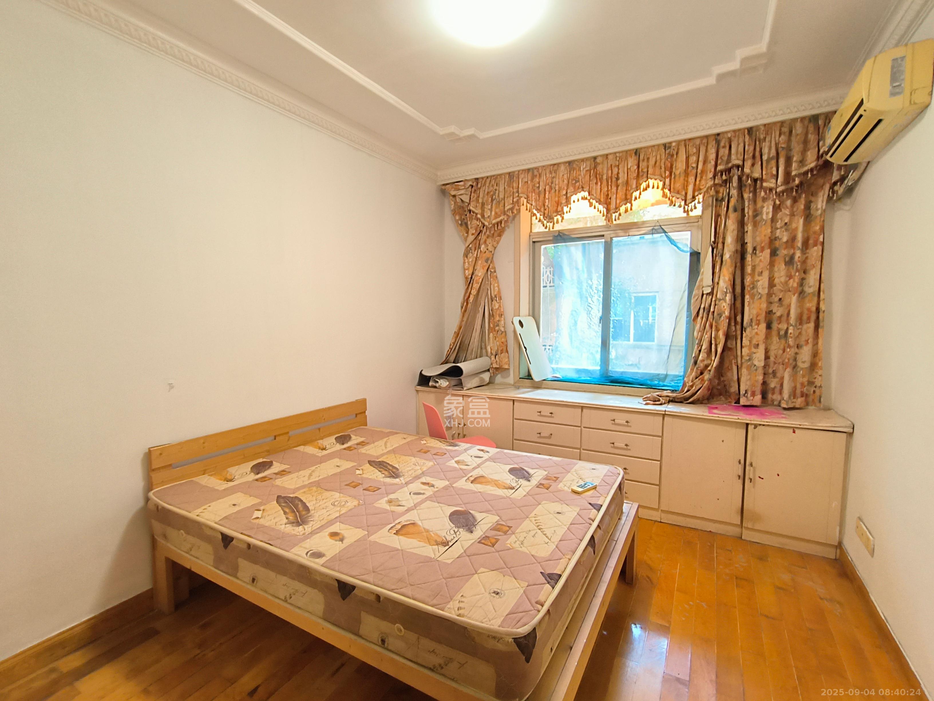 电影院宿舍  2室1厅1卫    2600.0元/月室内图