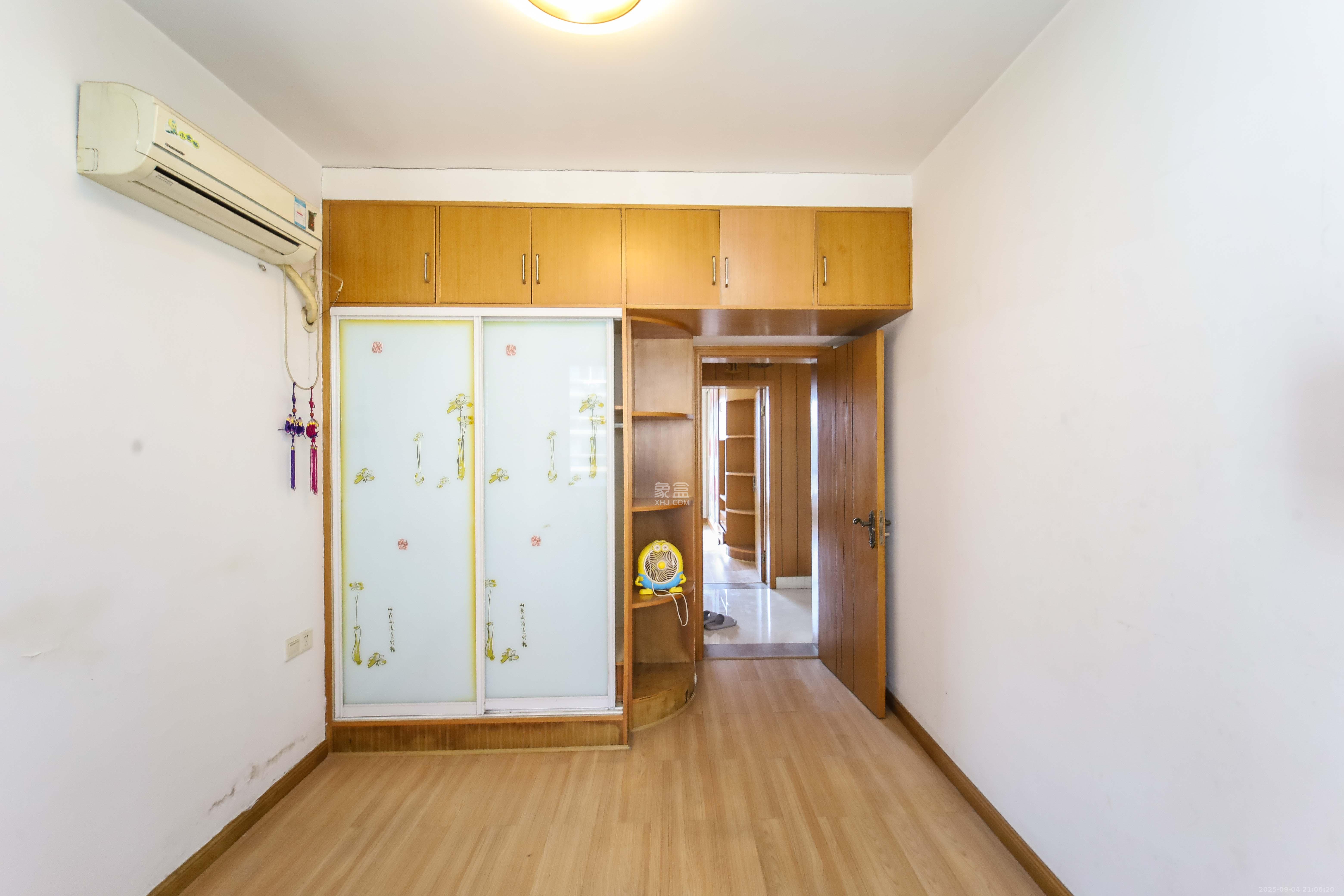 世嘉国际华城  3室2厅2卫    135.0万 世嘉国际华城  3室2厅2卫    135.0万卧室