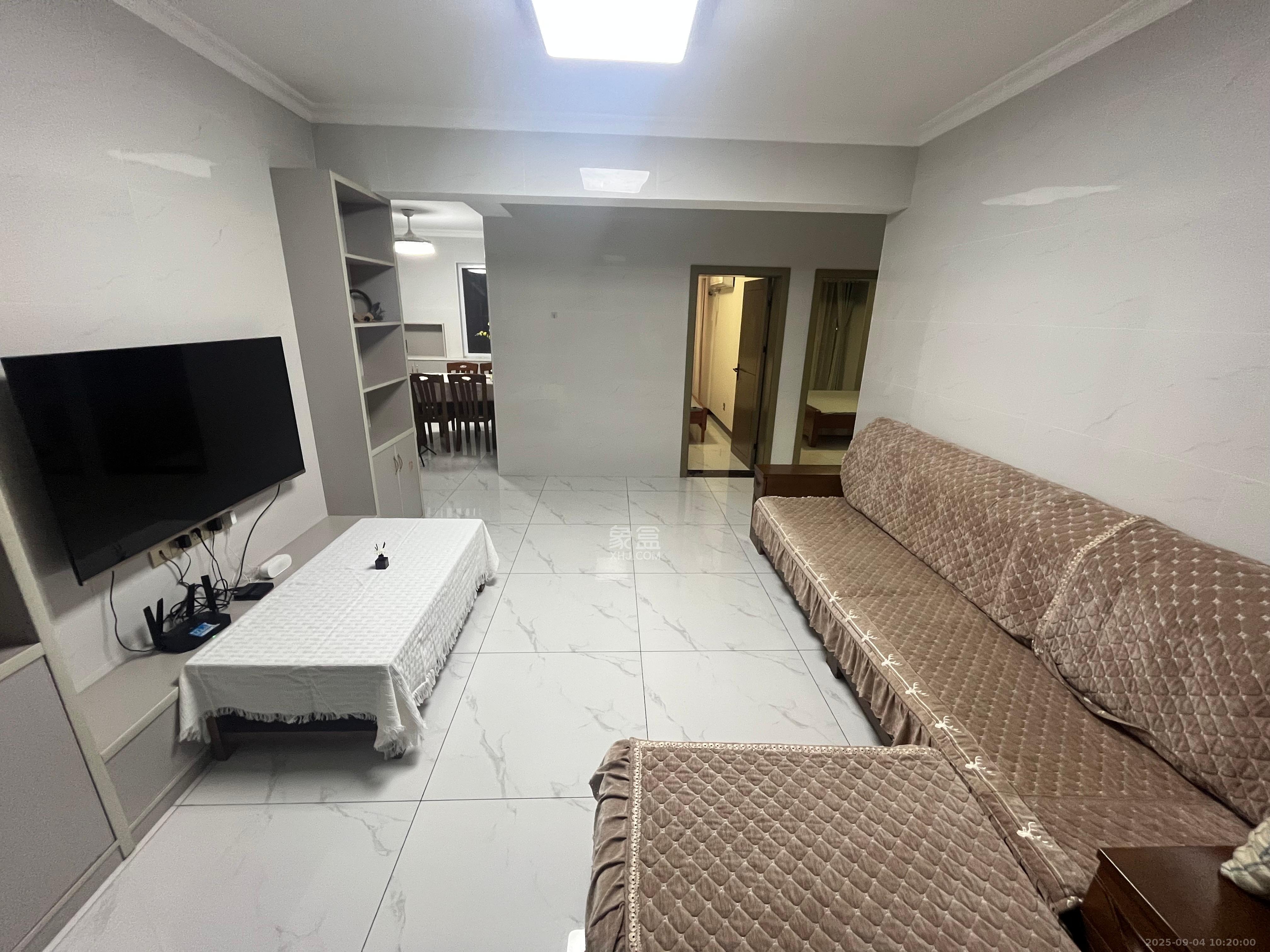 星城新宇川河苑 3室2厅1卫 2160.0元/月 星城新宇川河苑 3室2厅1卫 2160.0元/月室内图