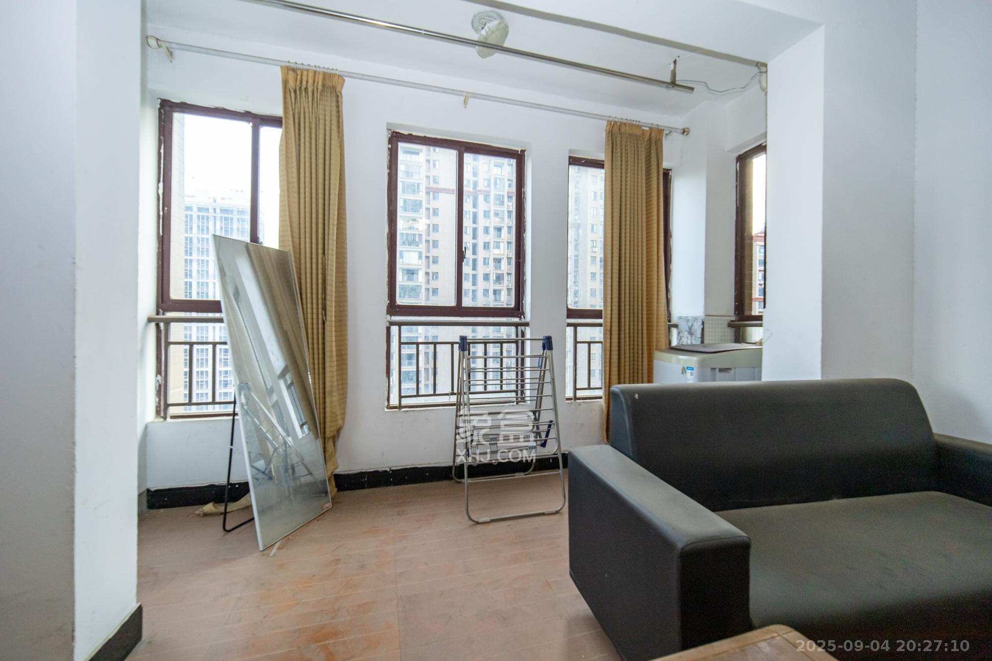 爱琴海岸 2室2厅1卫 36.8万 爱琴海岸 2室2厅1卫 36.8万阳台