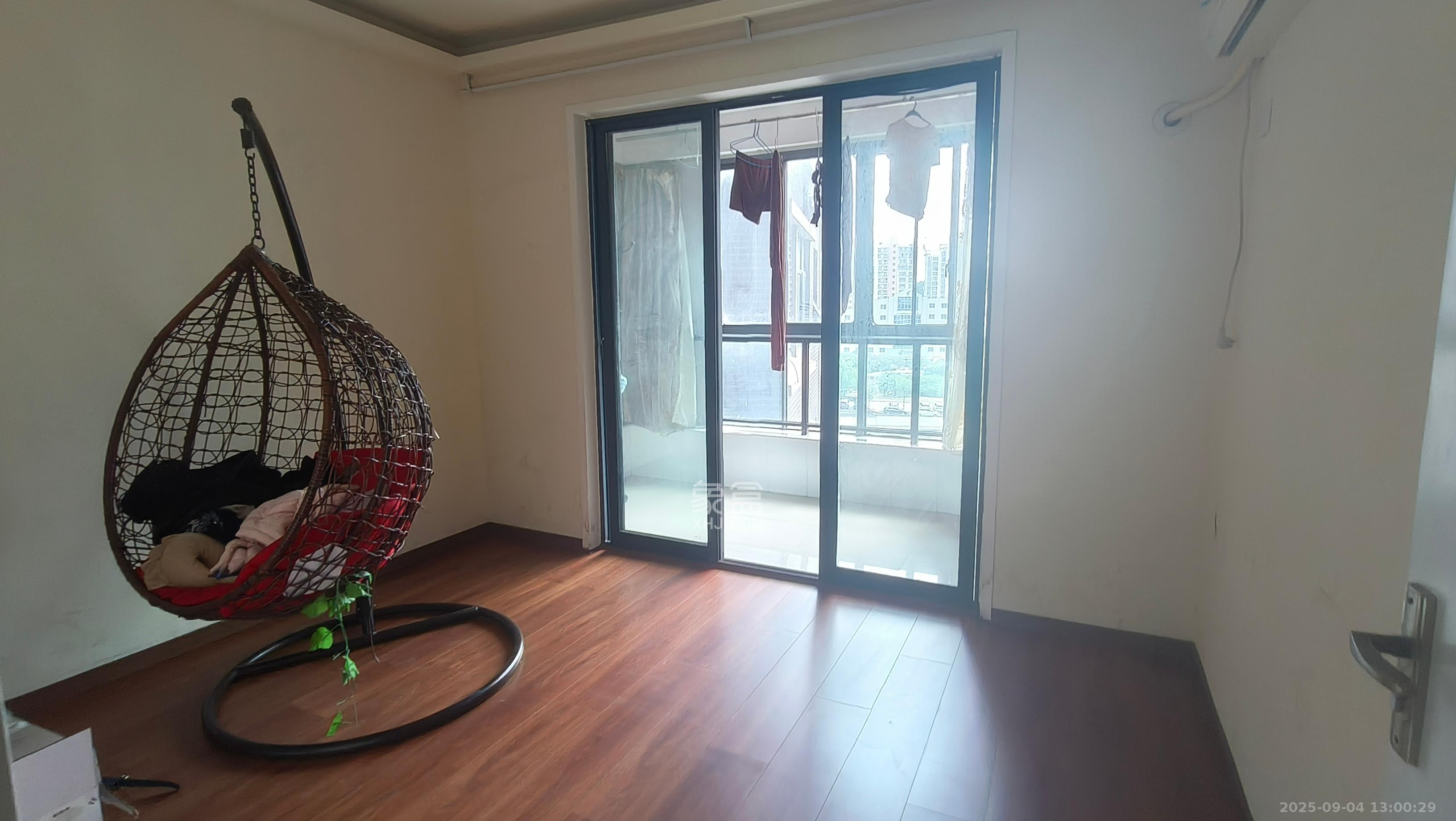 尚城  1室2厅1卫    1800.0元/月 尚城  1室2厅1卫    1800.0元/月室内图