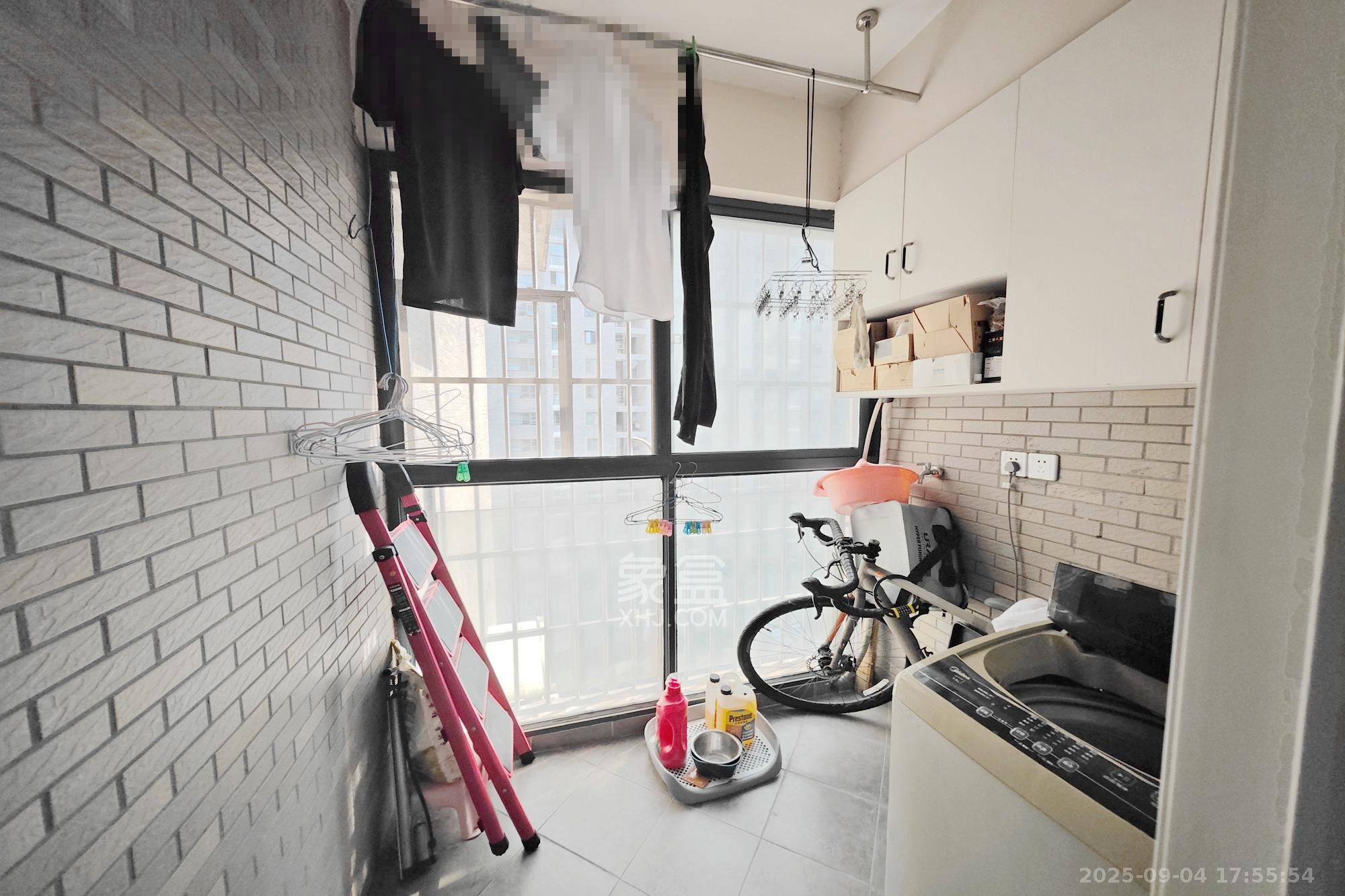 丽星景园  3室2厅2卫    120.0万 丽星景园  3室2厅2卫    120.0万阳台