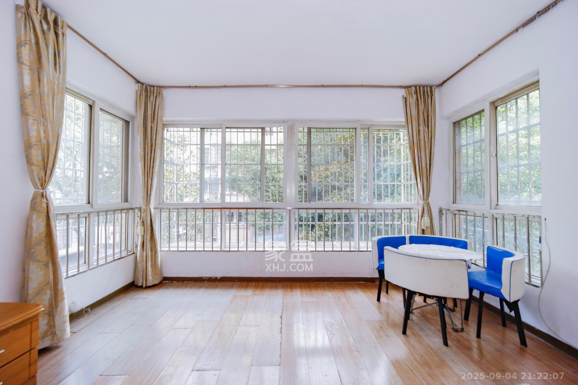 德馨园  3室2厅2卫    59.8万阳台