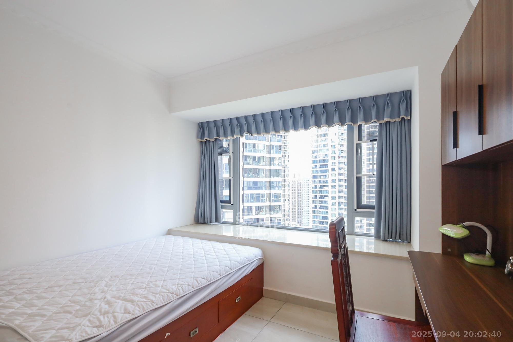 保利天禧D区  4室2厅2卫    215.0万卧室