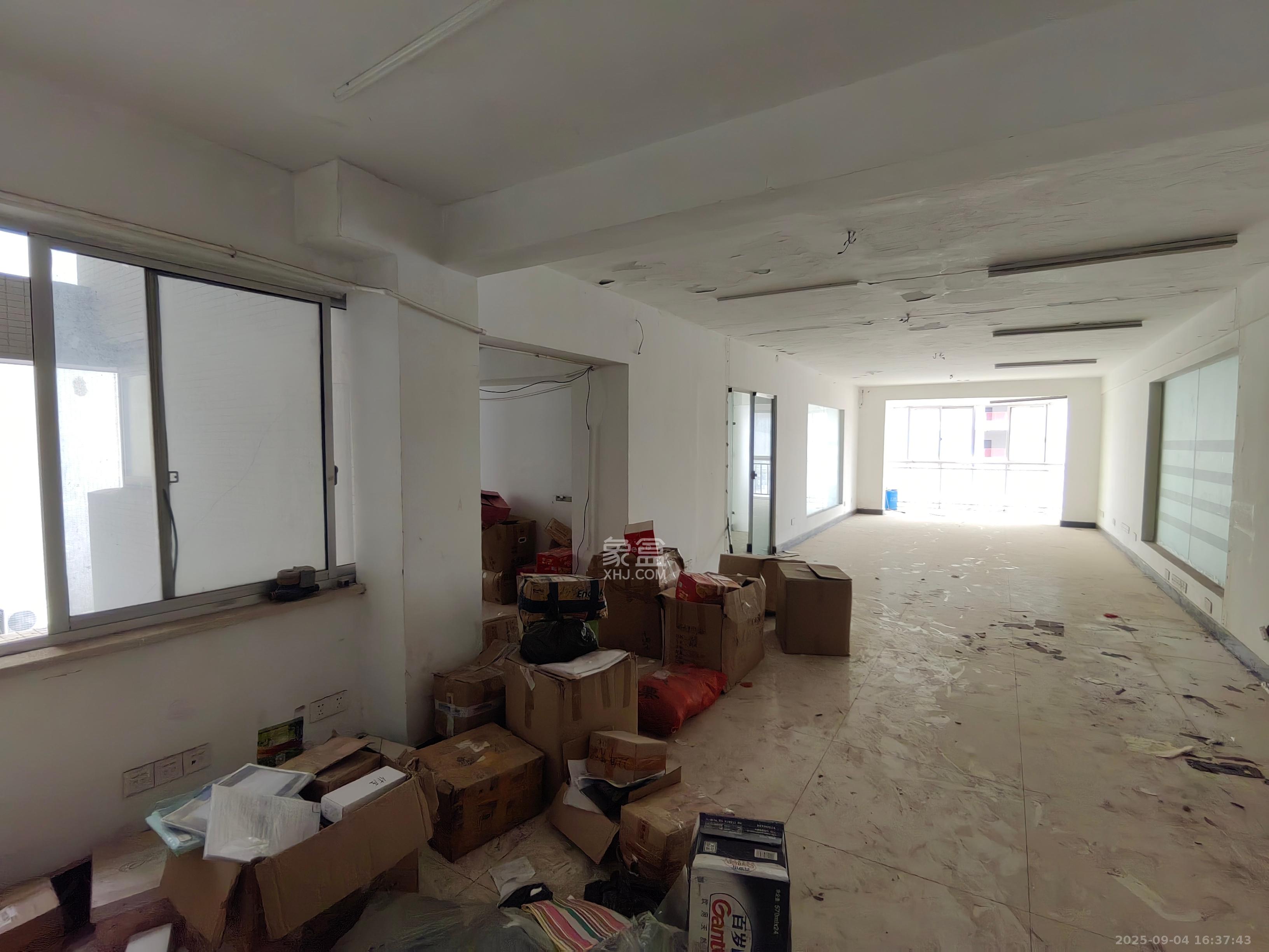 高桥现代商贸城  3室2厅1卫    3800.0元/月 高桥现代商贸城  3室2厅1卫    3800.0元/月室内图